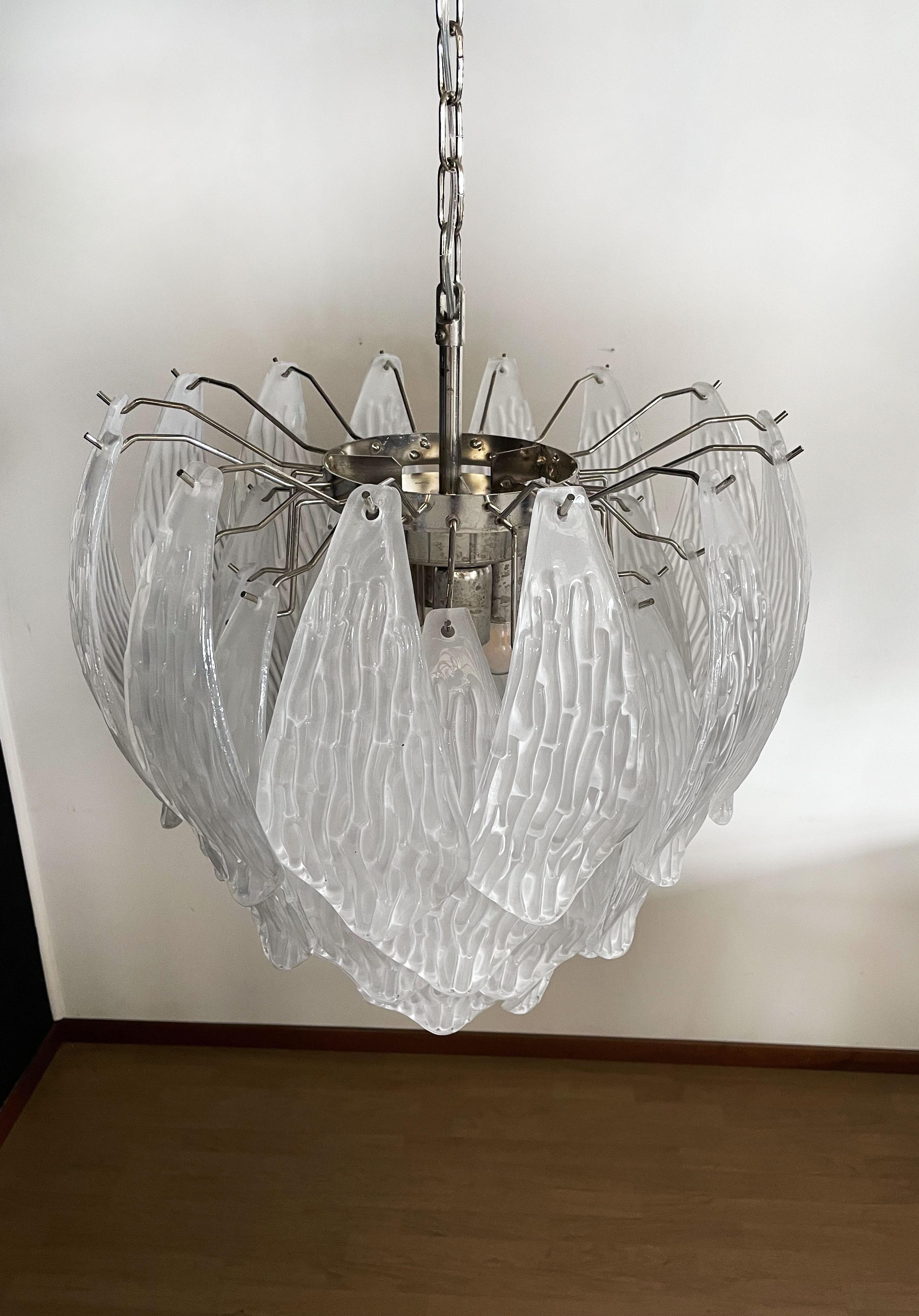 Italian vintage Murano chandelier - frosted carved glass leaves For Sale 4