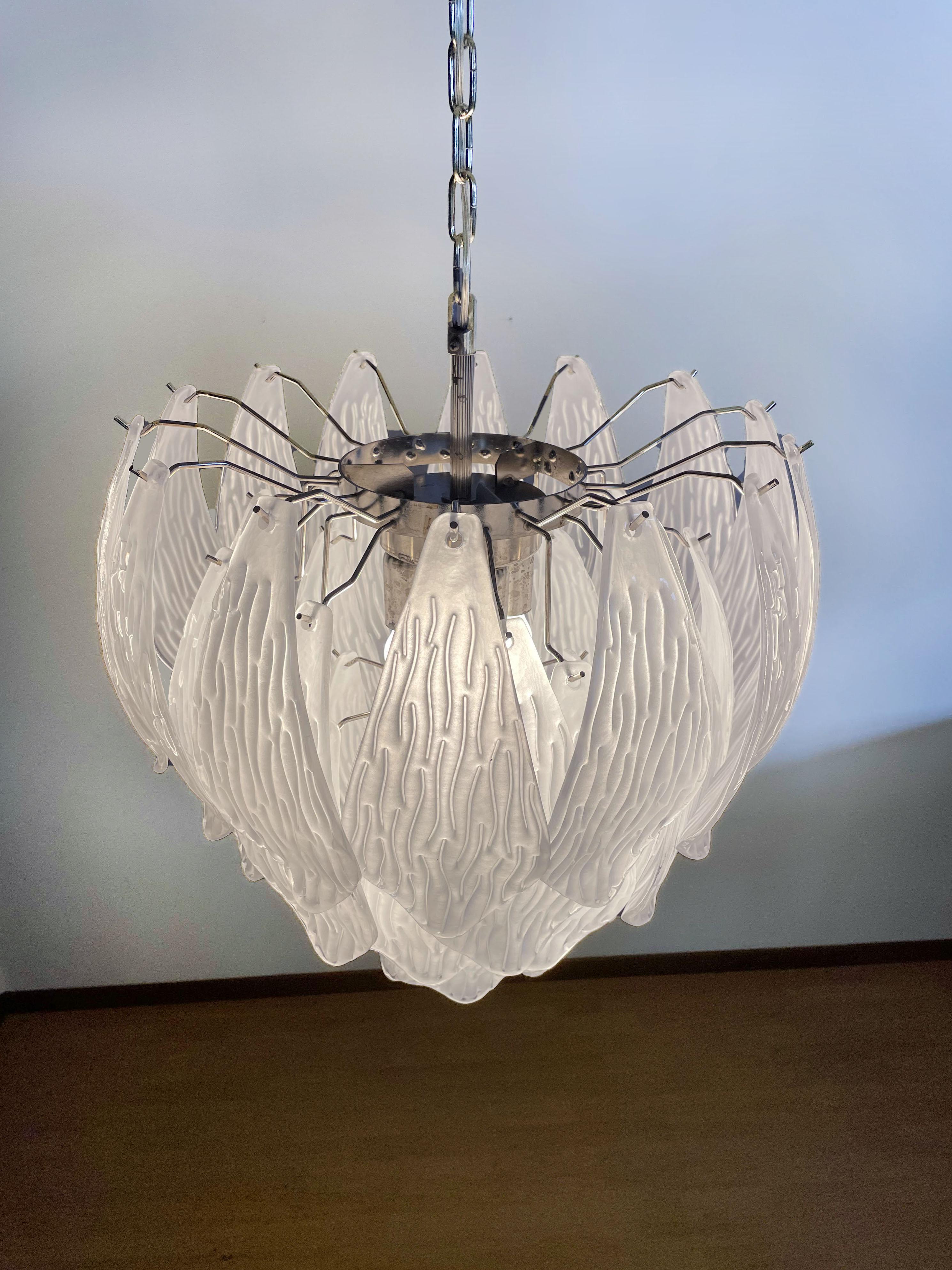 Italian vintage Murano chandelier - frosted carved glass leaves For Sale 2