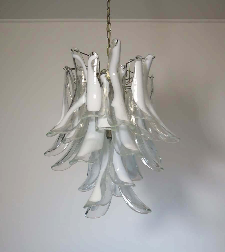 Italian Vintage Murano Chandelier in the Manner of Mazzega, 30 Glass Petals For Sale 2