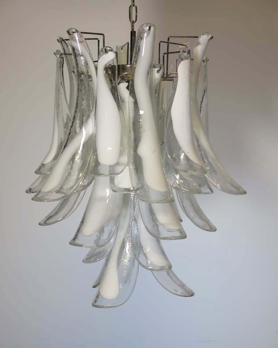 Italian Vintage Murano Chandelier in the Manner of Mazzega, 30 Glass Petals For Sale 3
