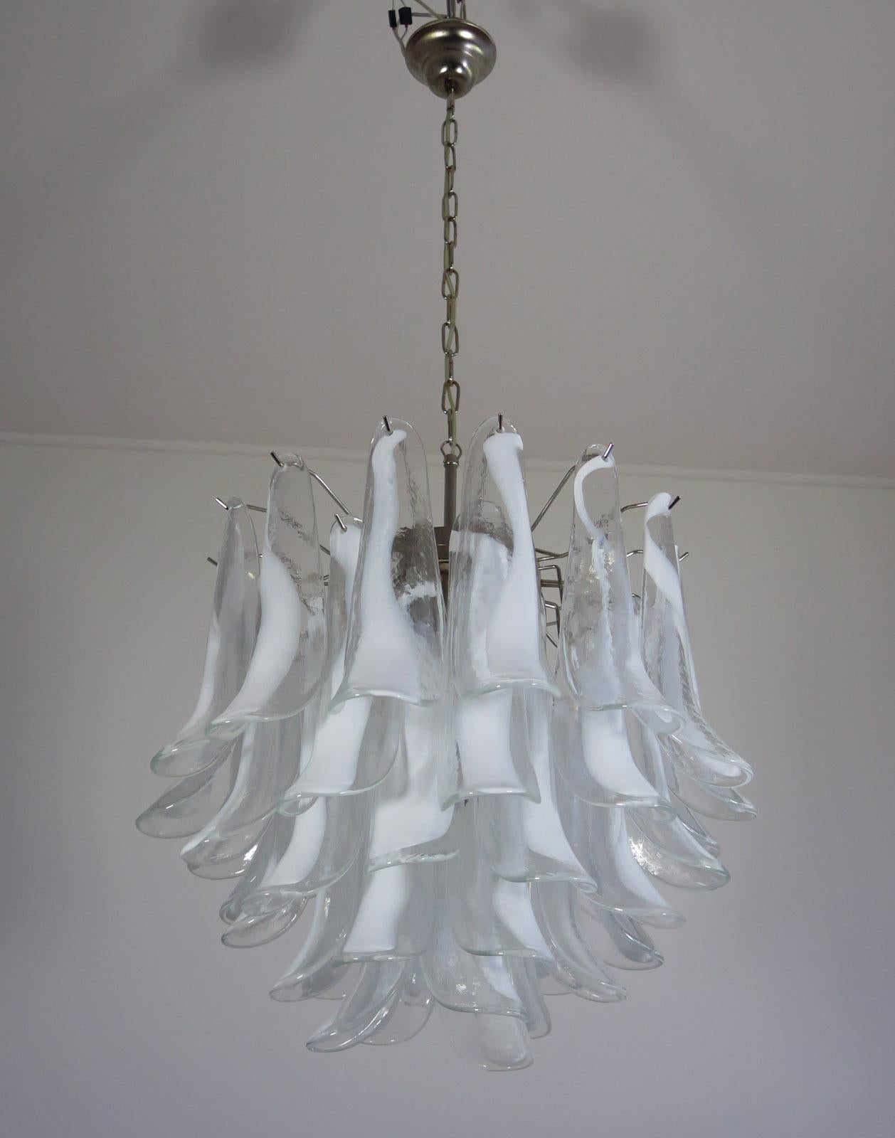 Italian Vintage Murano Chandelier in the Manner of Mazzega, 41 Glass Petals 4