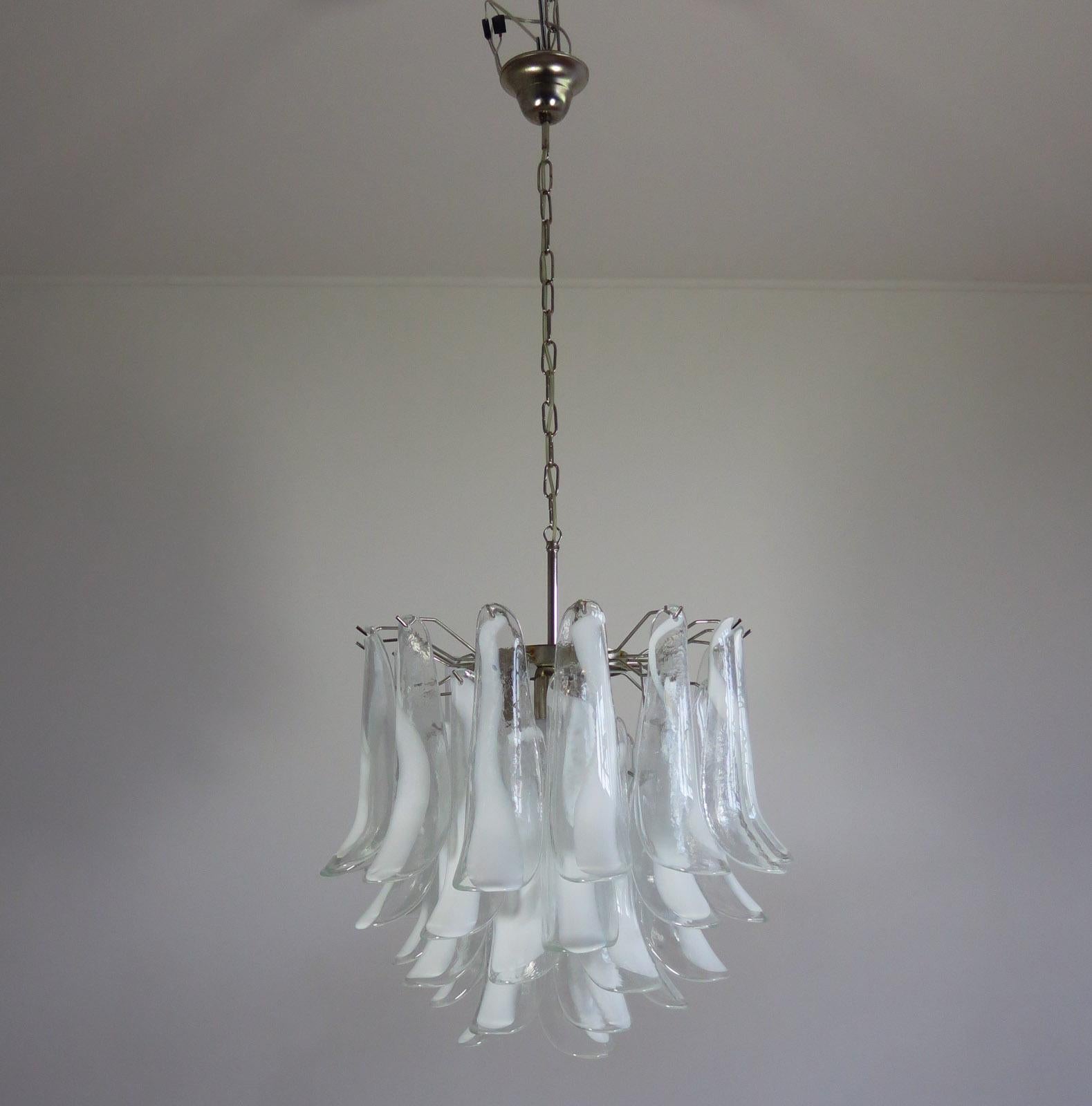 Italian Vintage Murano Chandelier in the Manner of Mazzega, 41 Glass Petals 5