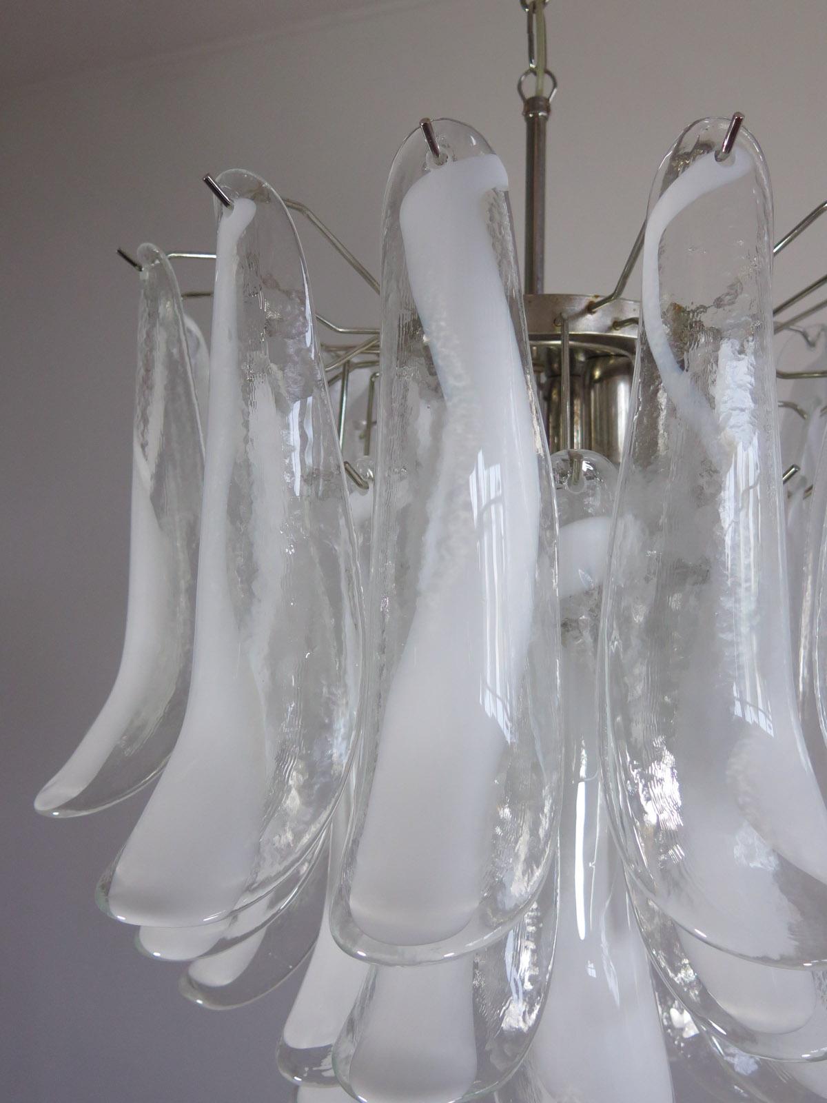 Italian Vintage Murano Chandelier in the Manner of Mazzega, 41 Glass Petals 1
