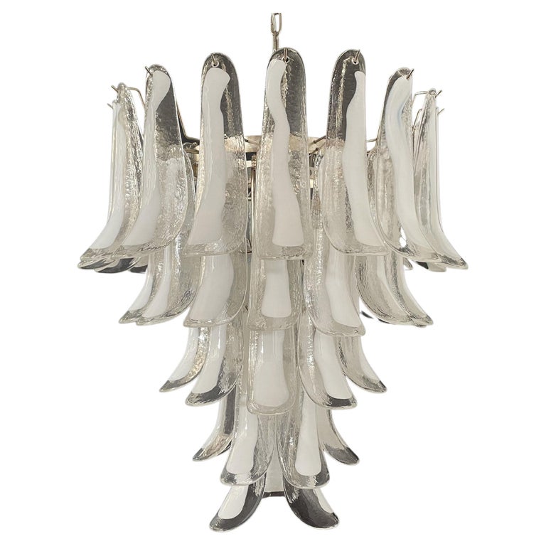 Lustre italien vintage de Murano à la manière de Mazzega, 52 pétales de ...