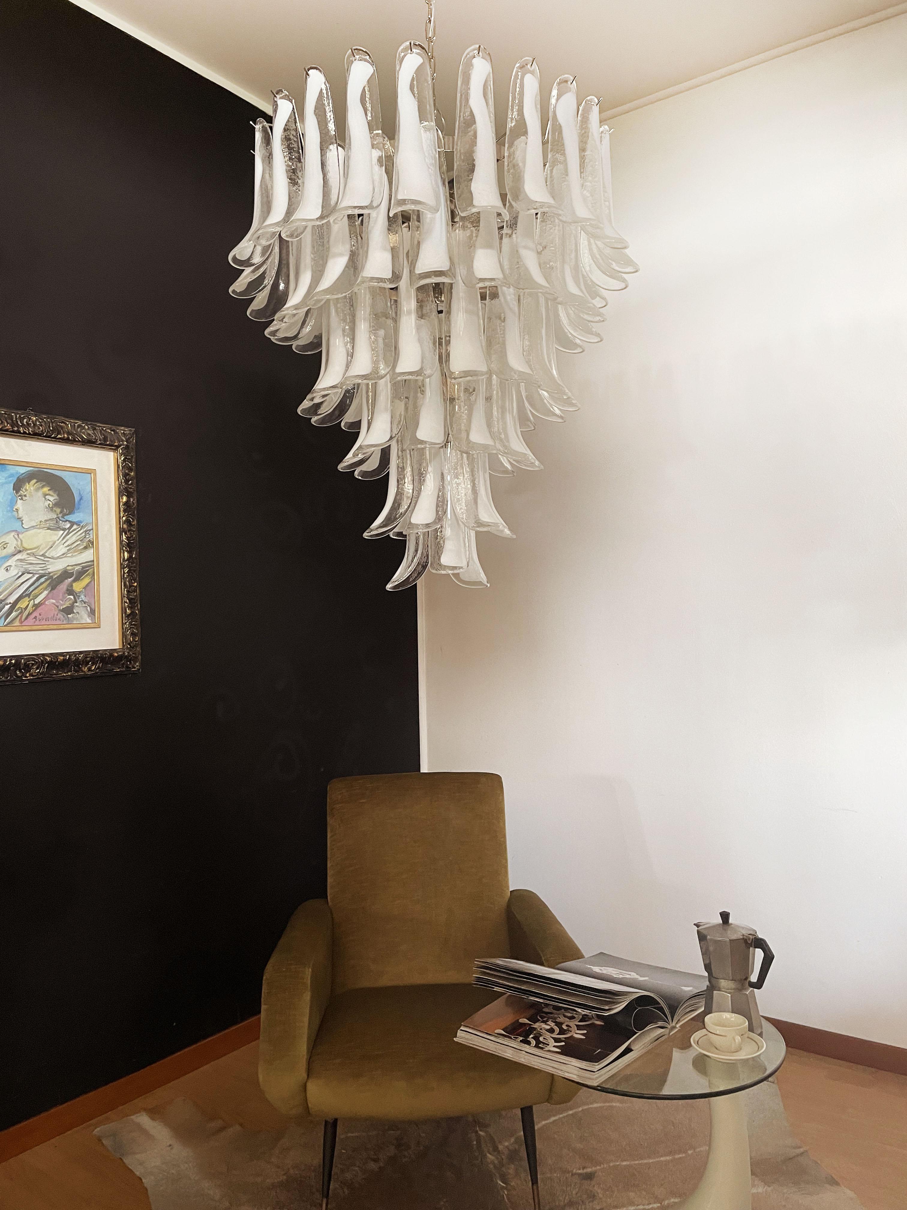 20th Century Italian vintage Murano chandelier in the manner of Mazzega - 75 glass petals For Sale