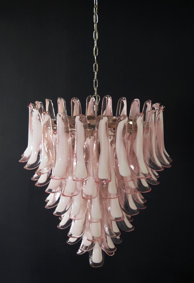 Italian Vintage Murano Chandelier in the Manner of Mazzega, 75 Pink Glass Petal In Good Condition In Gaiarine Frazione Francenigo (TV), IT