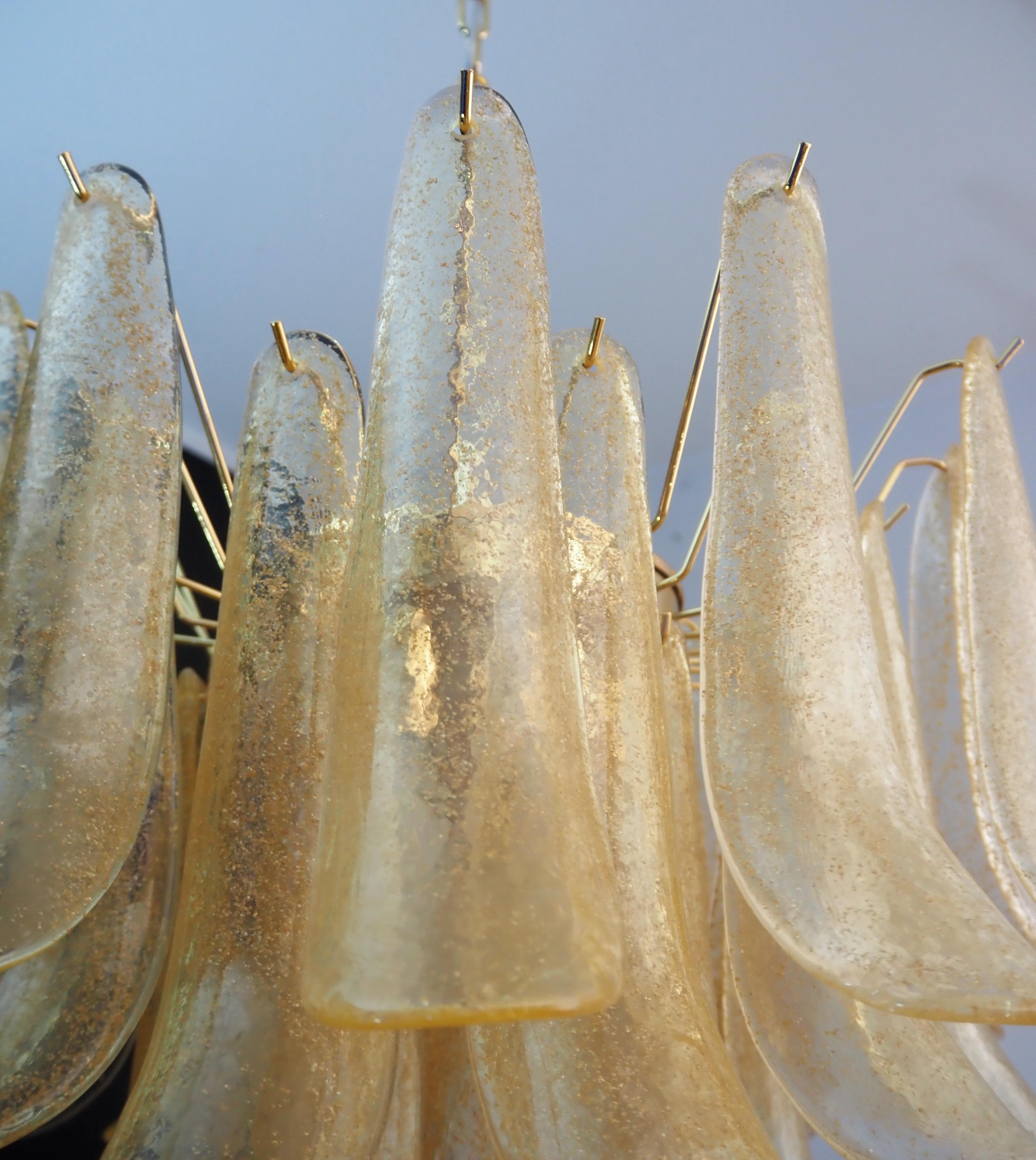 Lustre italien vintage de Murano - Mazzega - 36 pétales de verre doré en vente 3