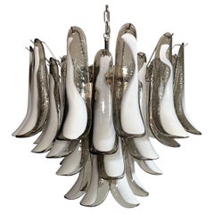 Italian vintage Murano chandelier - Mazzega - 36 lattimo smoked glass petals
