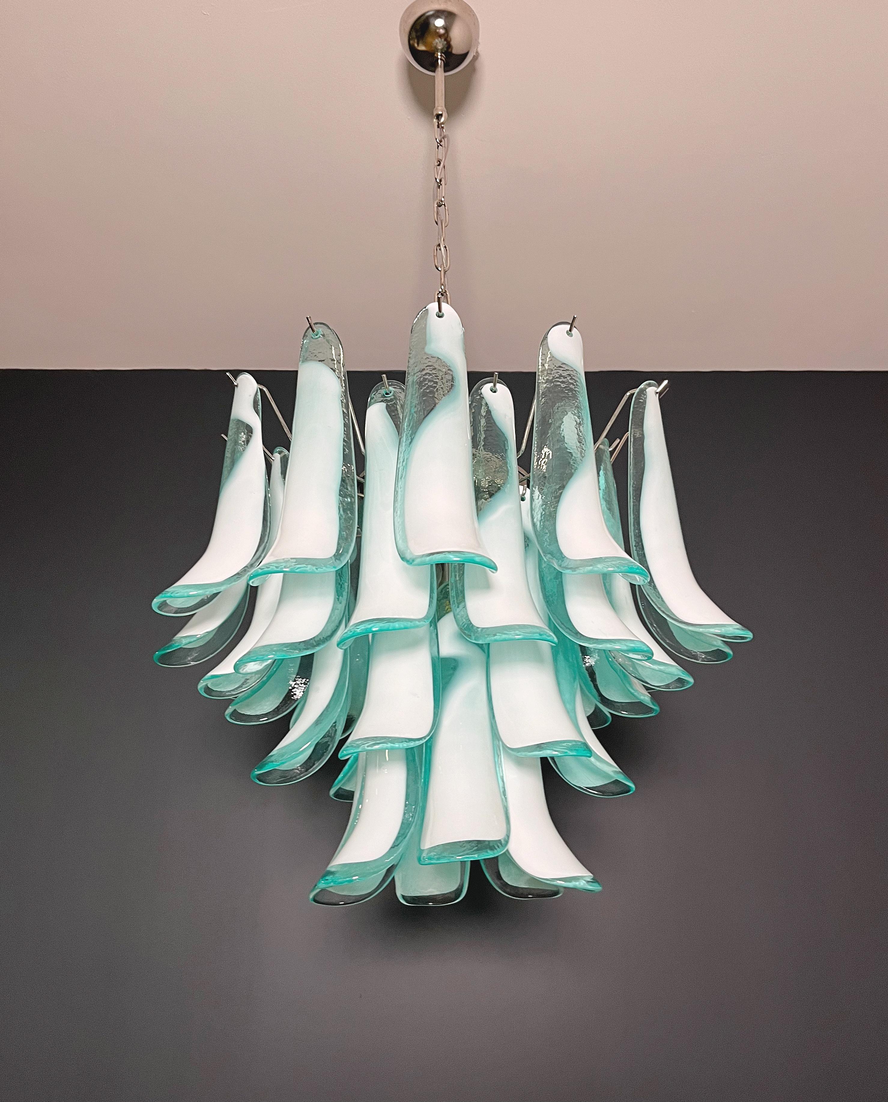 Italian vintage Murano chandelier - Mazzega - 36 lattimo turquoise glass petals in vendita 3