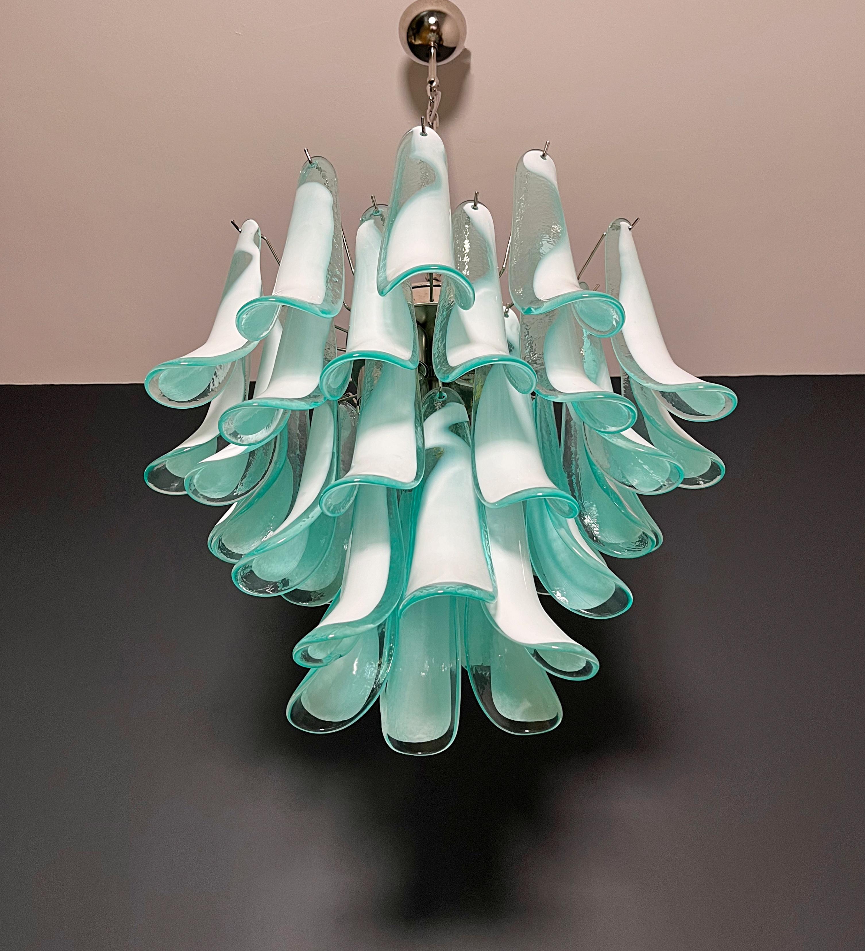 Italian vintage Murano chandelier - Mazzega - 36 lattimo turquoise glass petals in vendita 4