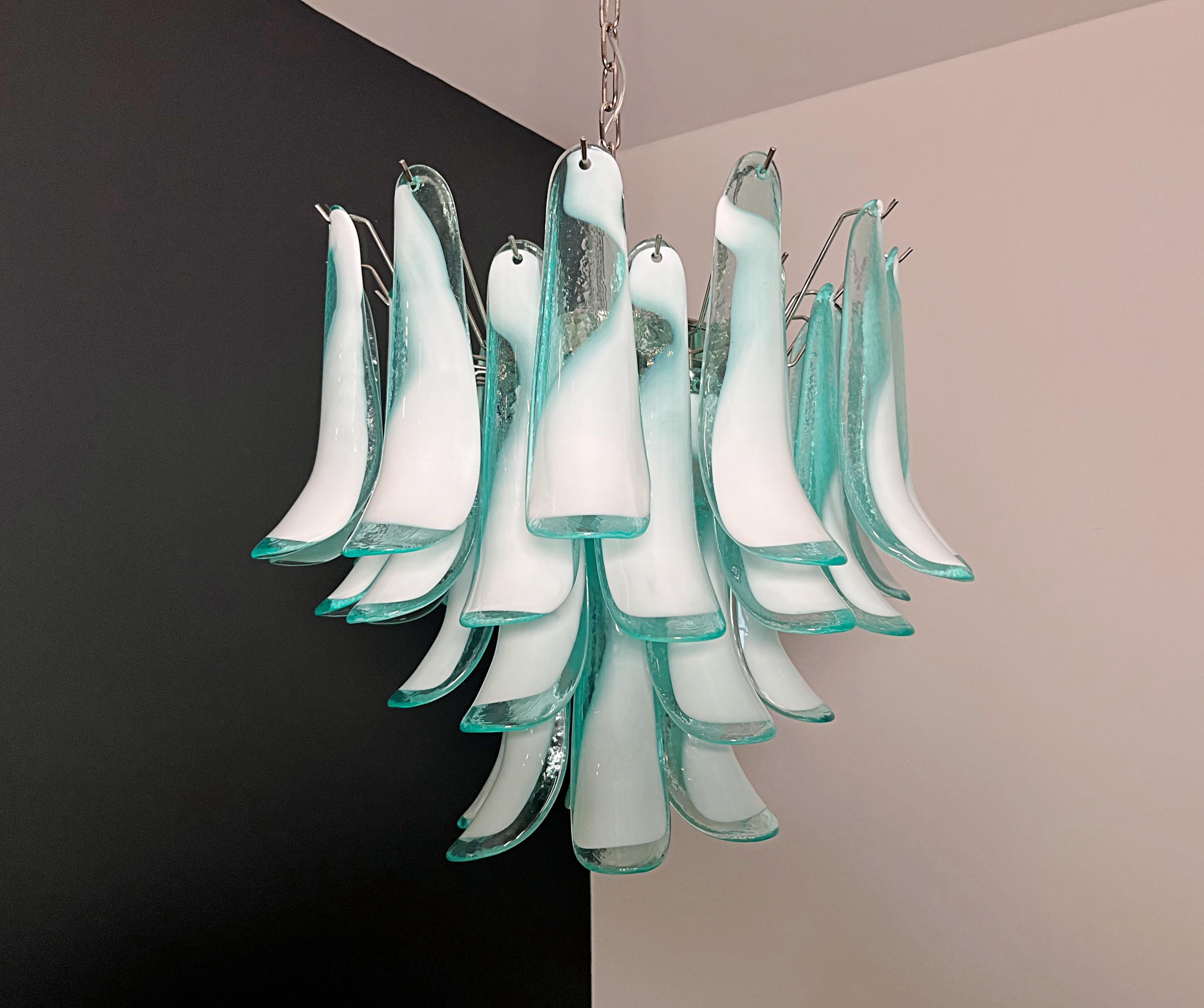 Italian vintage Murano chandelier - Mazzega - 36 lattimo turquoise glass petals in vendita 5