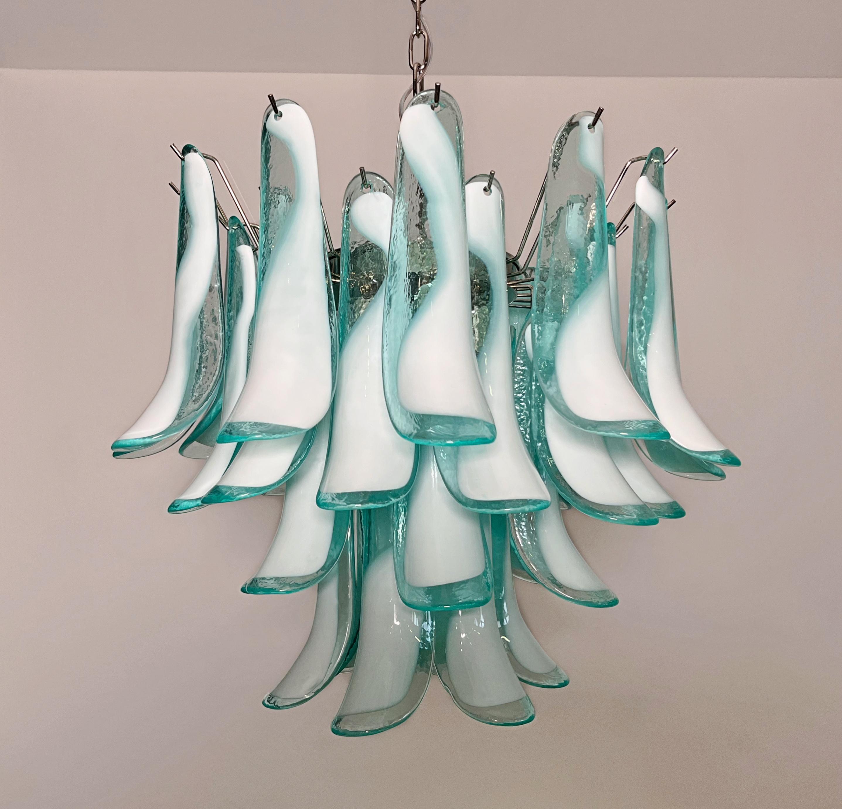 Italian vintage Murano chandelier - Mazzega - 36 lattimo turquoise glass petals in vendita 6