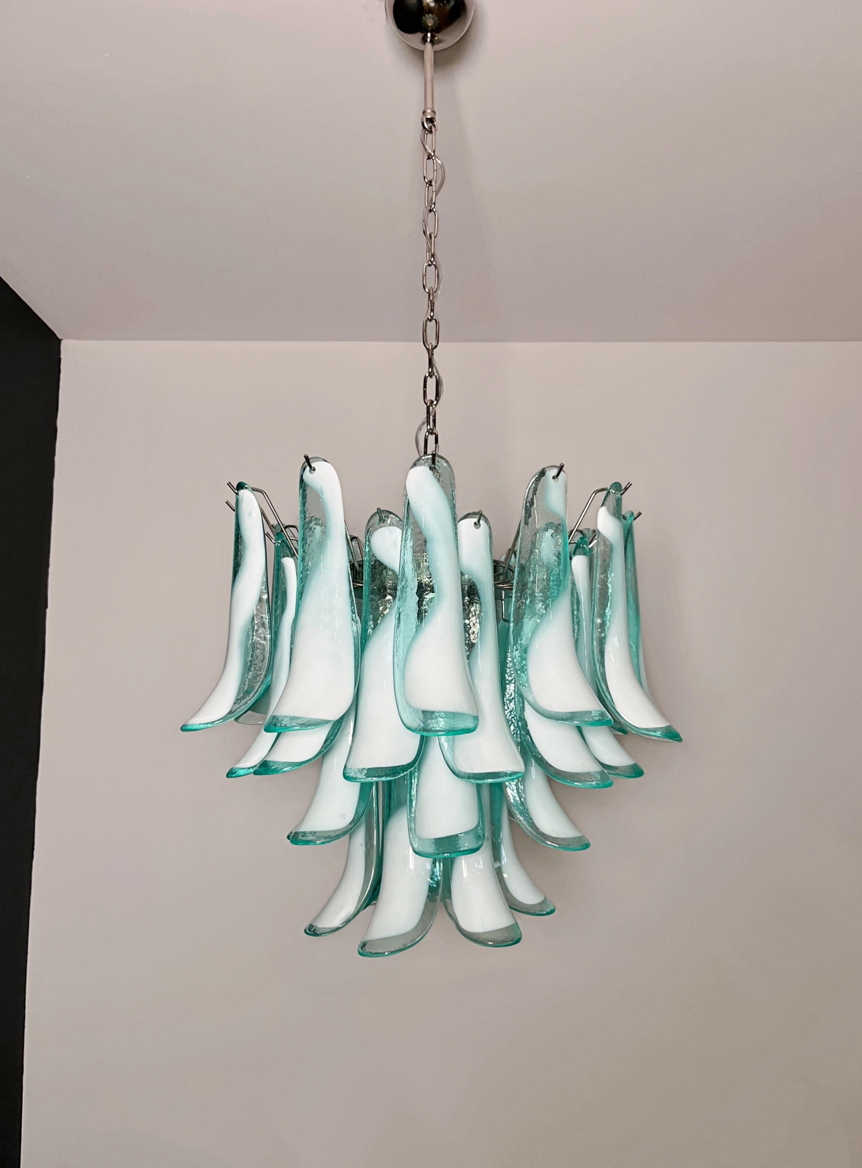 Italian vintage Murano chandelier - Mazzega - 36 lattimo turquoise glass petals in vendita 7