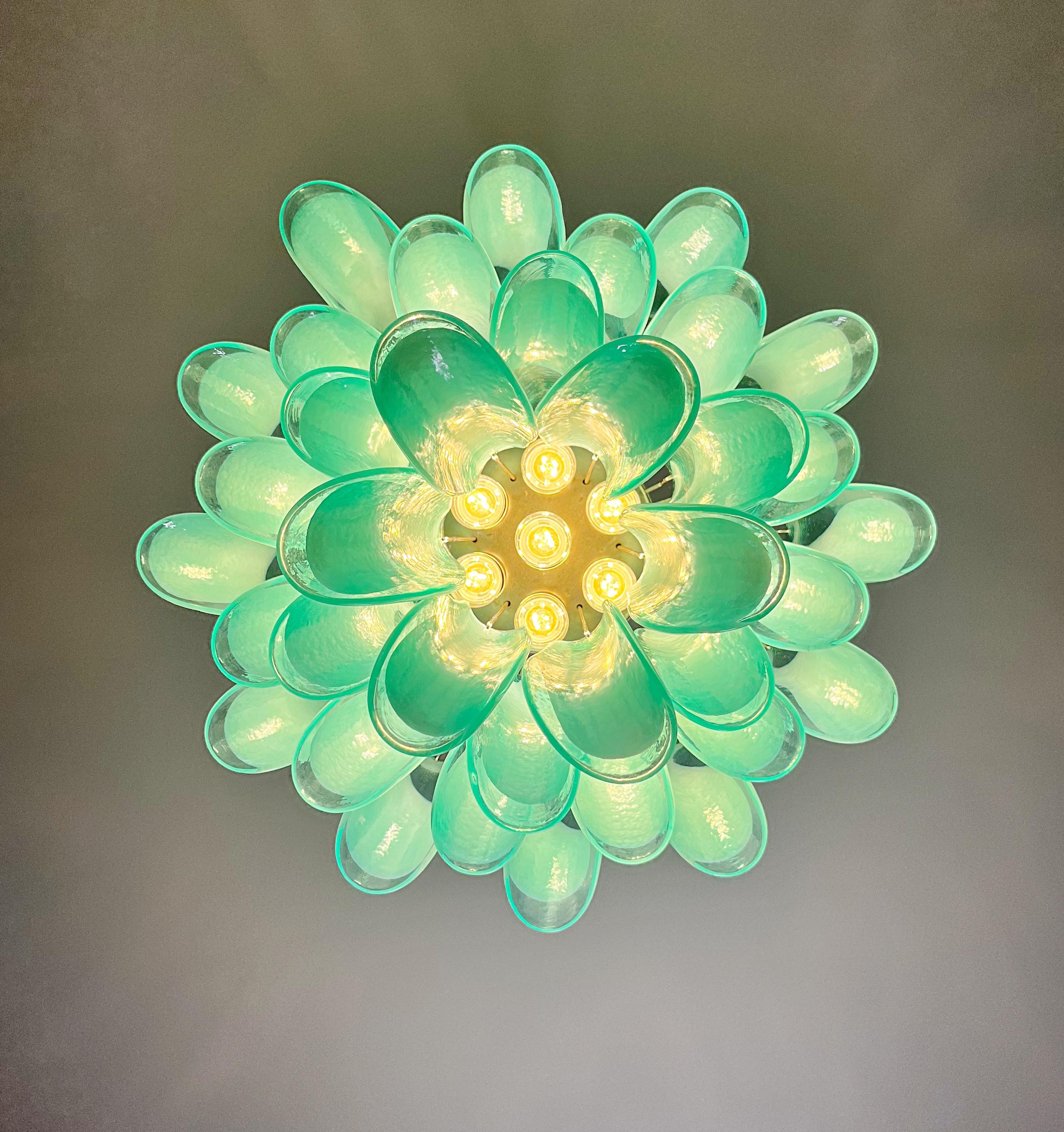 Italian vintage Murano chandelier - Mazzega - 36 lattimo turquoise glass petals in vendita 11