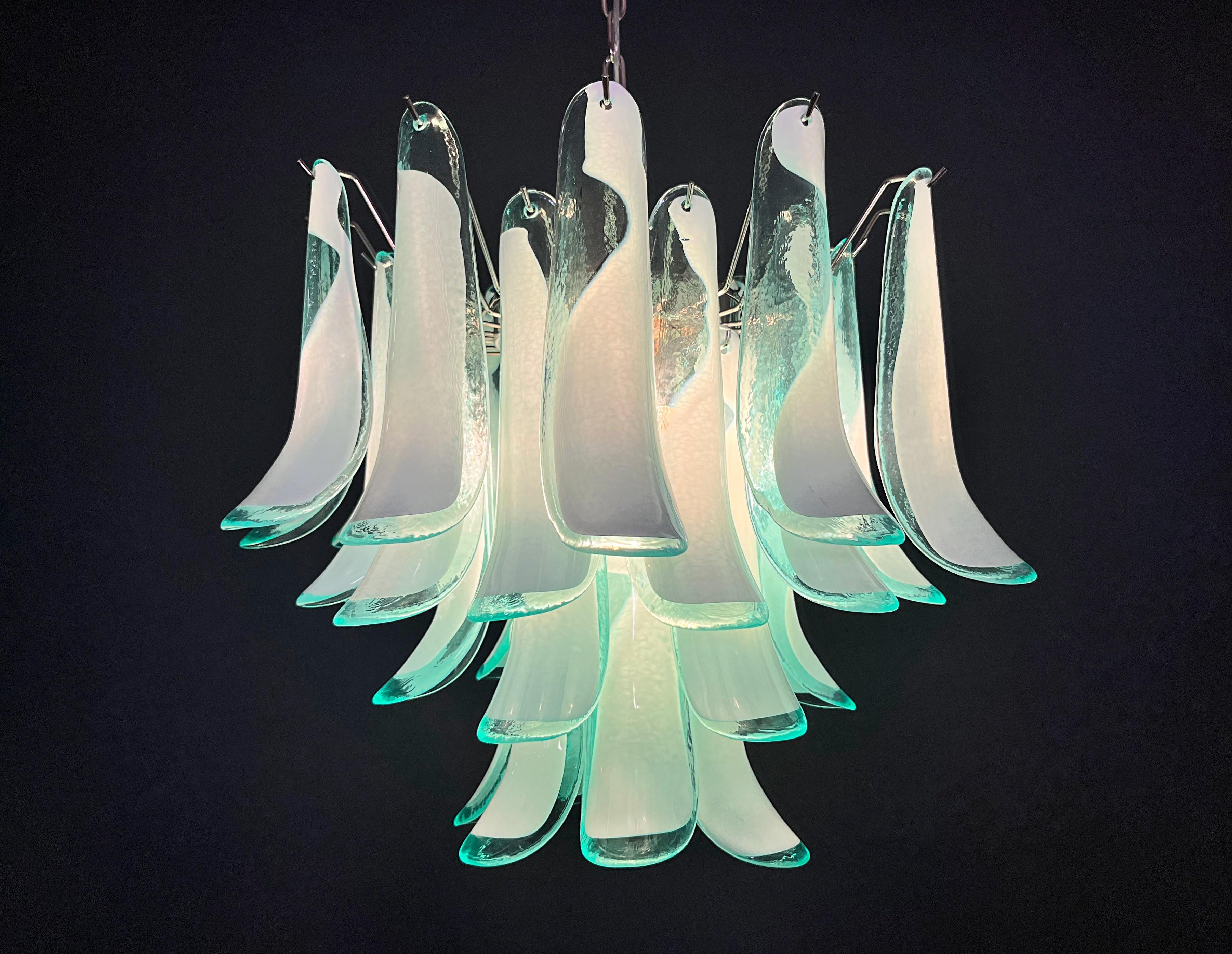 Italian vintage Murano chandelier - Mazzega - 36 lattimo turquoise glass petals in vendita 12