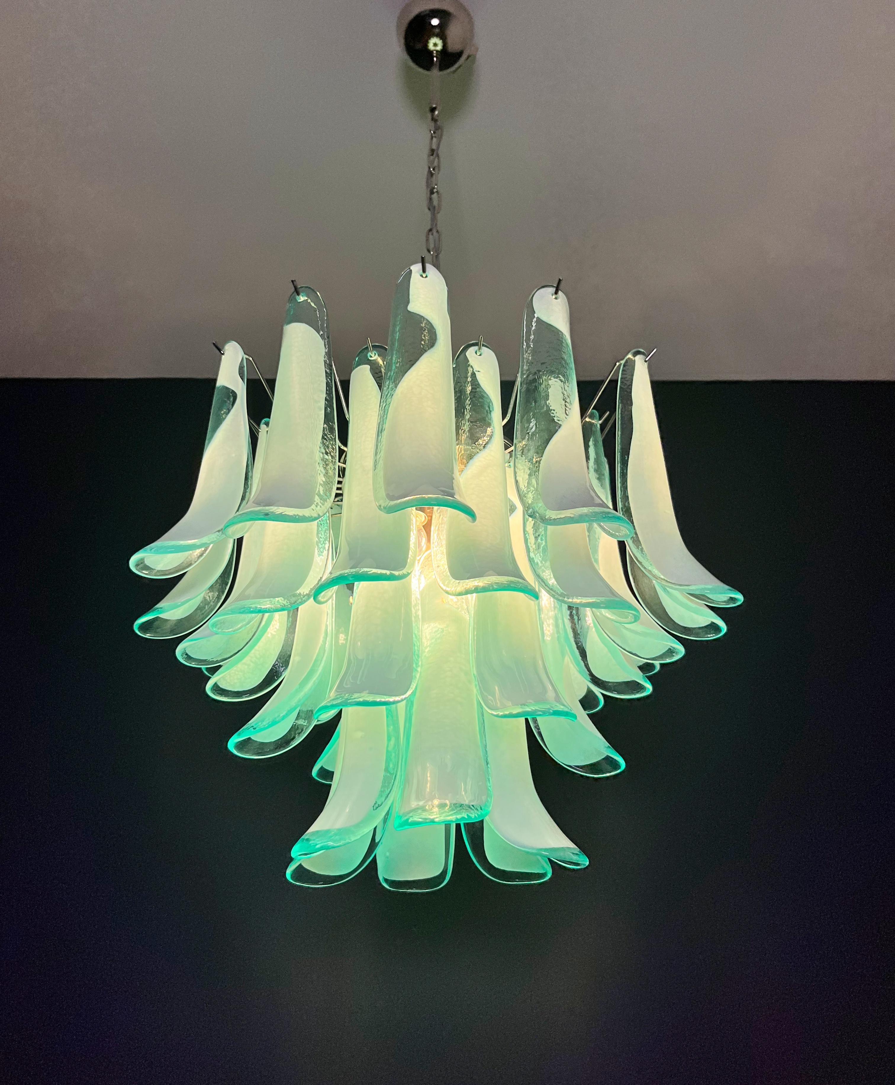 Italian vintage Murano chandelier - Mazzega - 36 lattimo turquoise glass petals in vendita 13