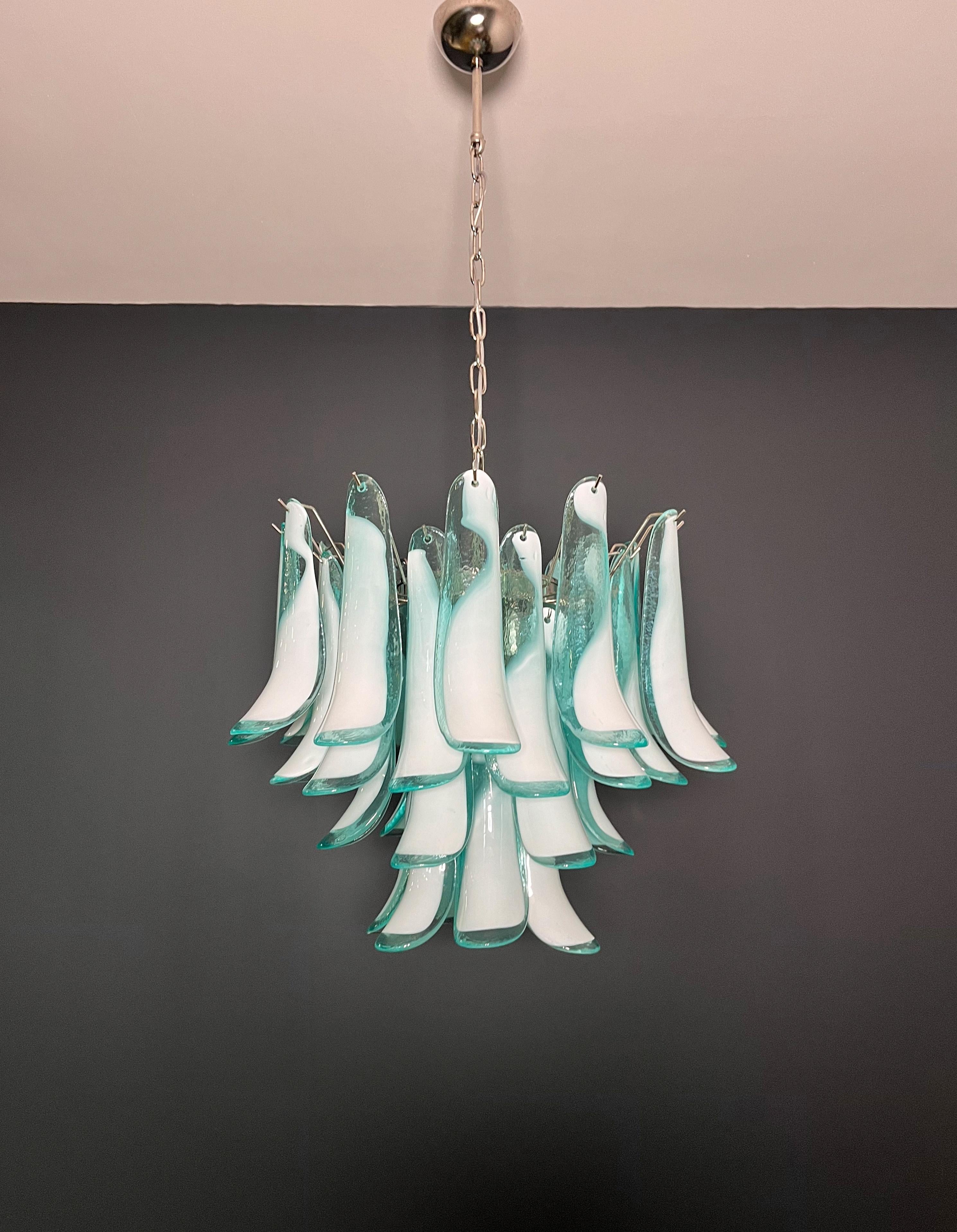 Italian vintage Murano chandelier - Mazzega - 36 lattimo turquoise glass petals in vendita 1