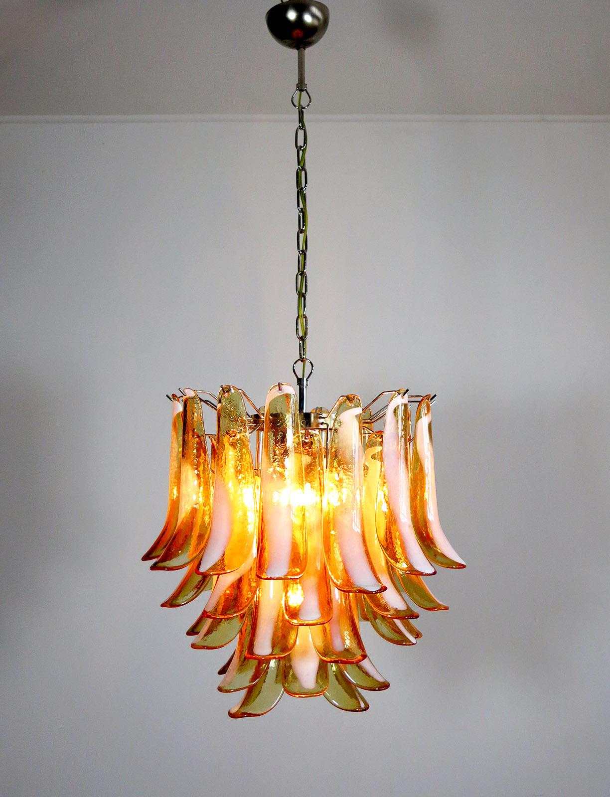 Italian Vintage Murano Chandelier, Mazzega, 41 Caramel Lattimo Glass Petals In Good Condition In Gaiarine Frazione Francenigo (TV), IT