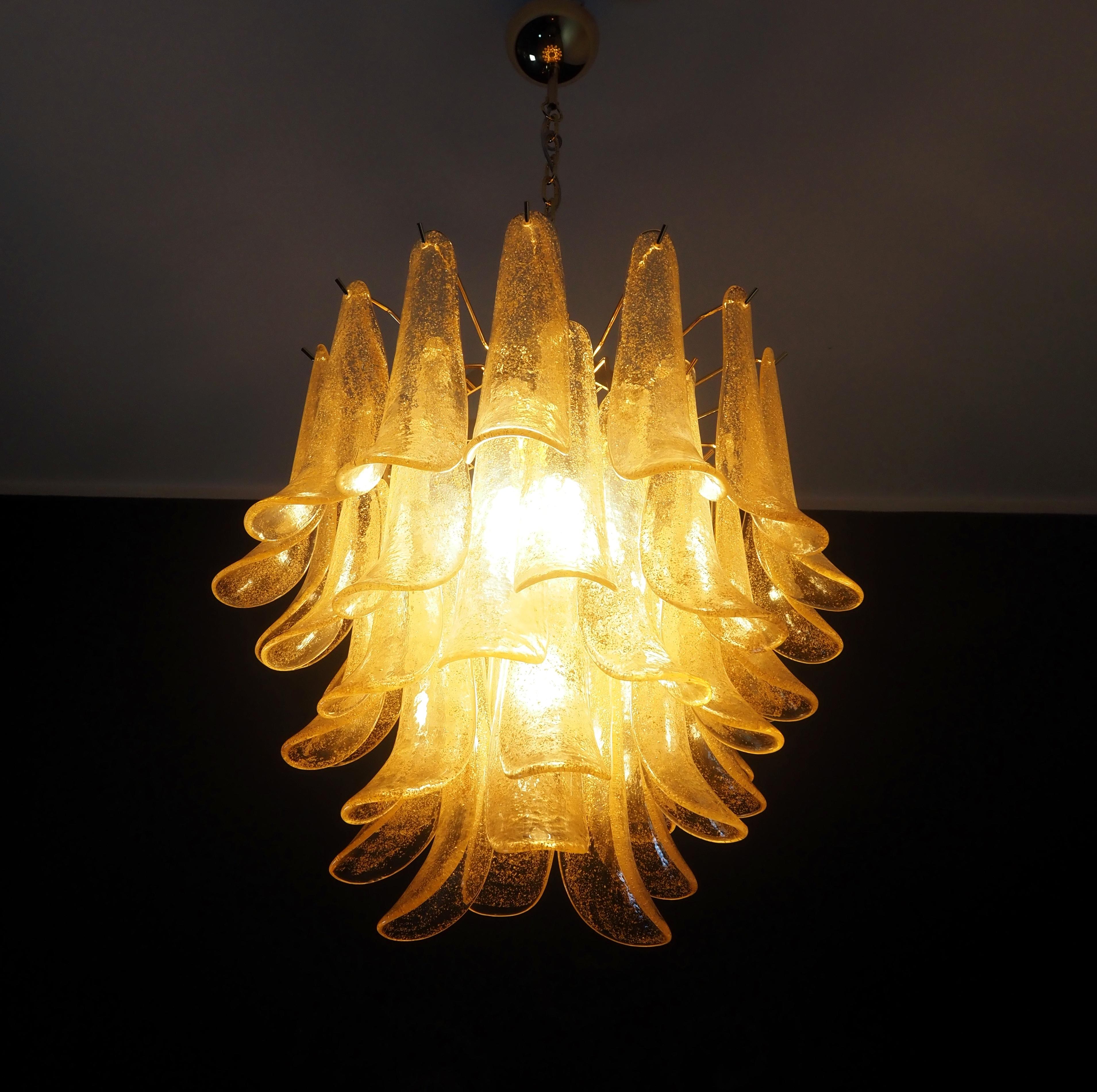 Italienischer Vintage-Kronleuchter aus Murano - Mazzega - 41 Blütenblätter aus GOLD-Glas im Angebot 5
