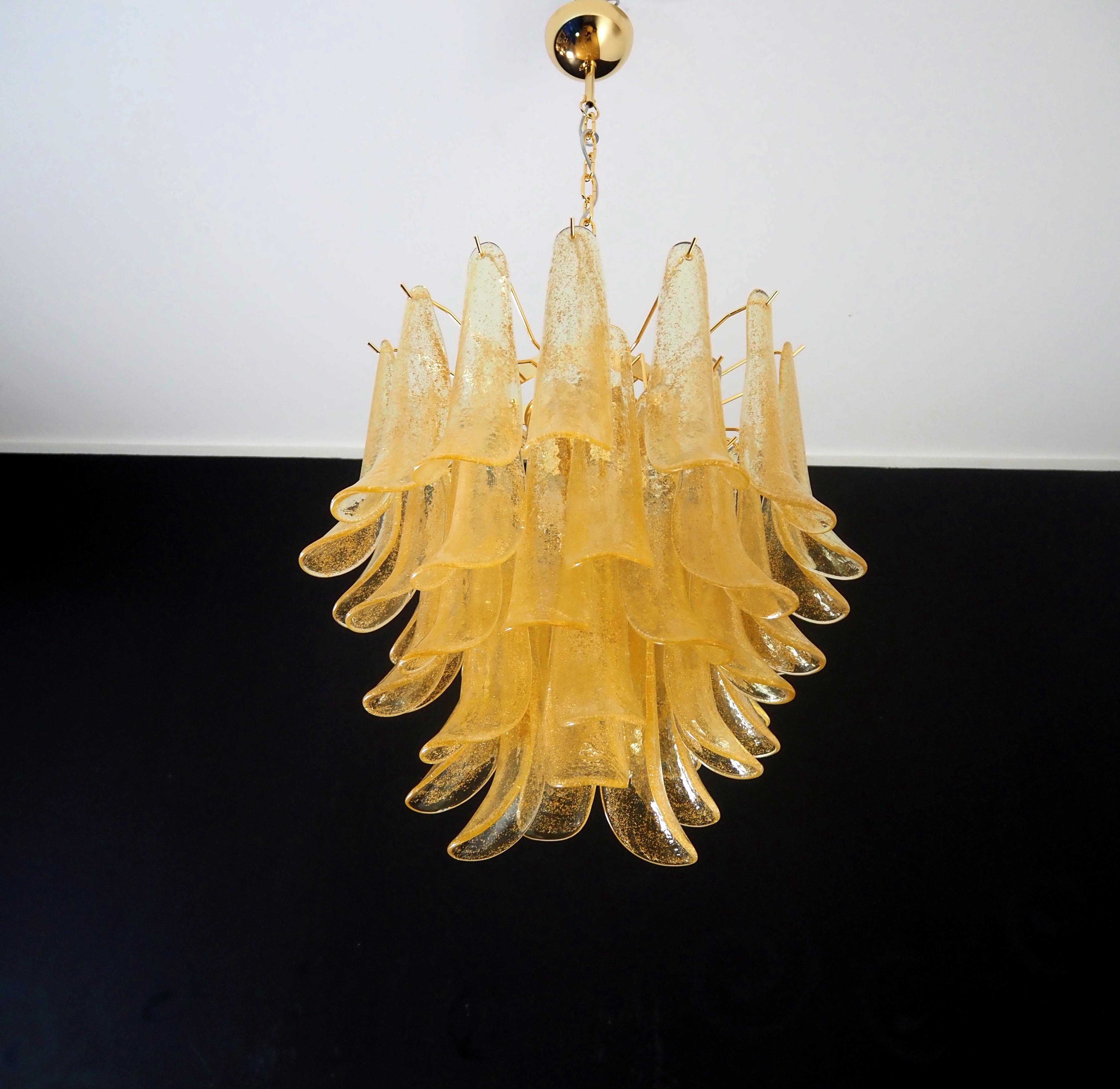 Italian vintage Murano chandelier - Mazzega - 41 GOLD glass petals For Sale 8