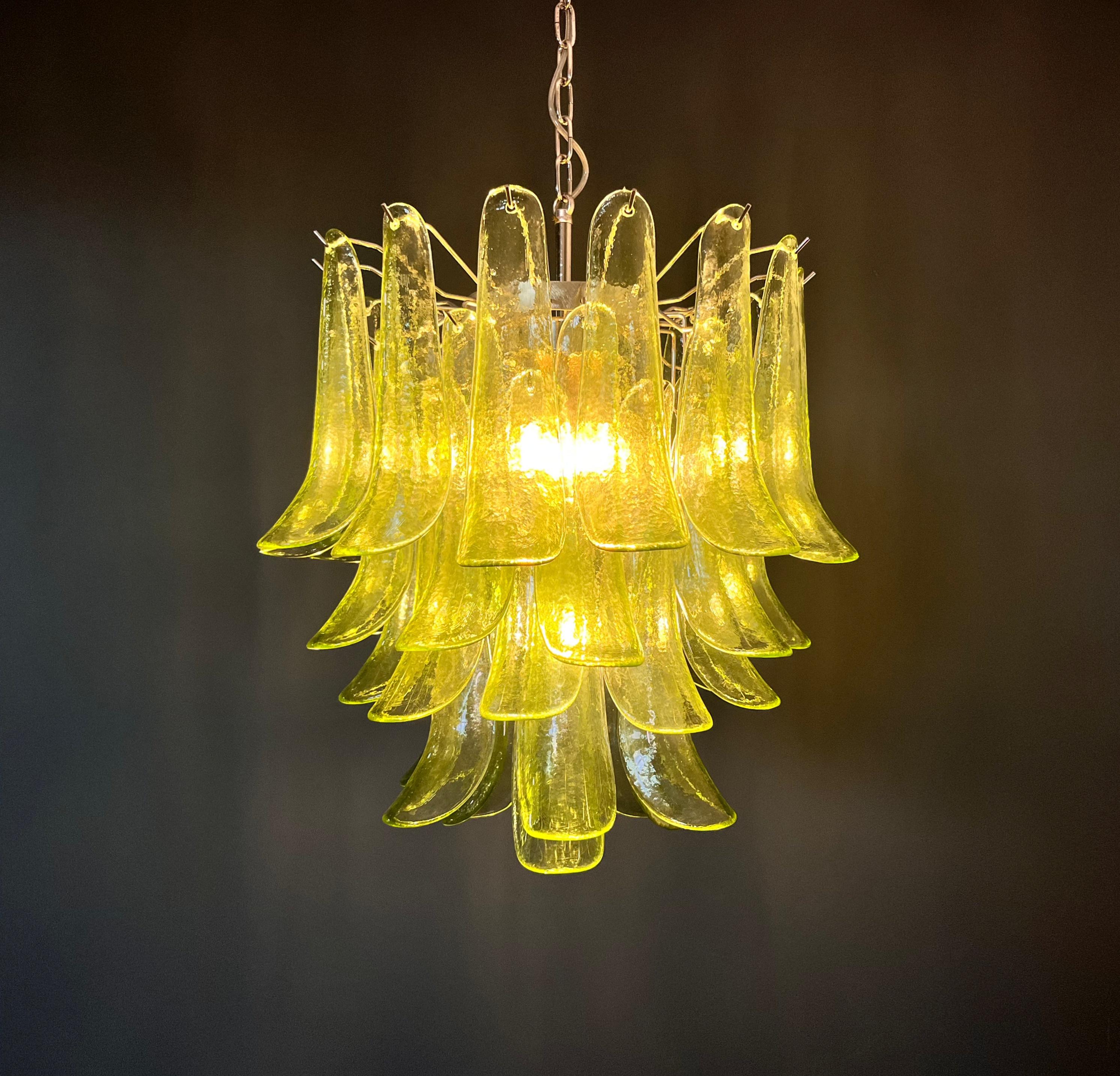 Italienischer Vintage-Kronleuchter aus Murano - Mazzega - 41 grüne Glasblütenblätter im Angebot 9