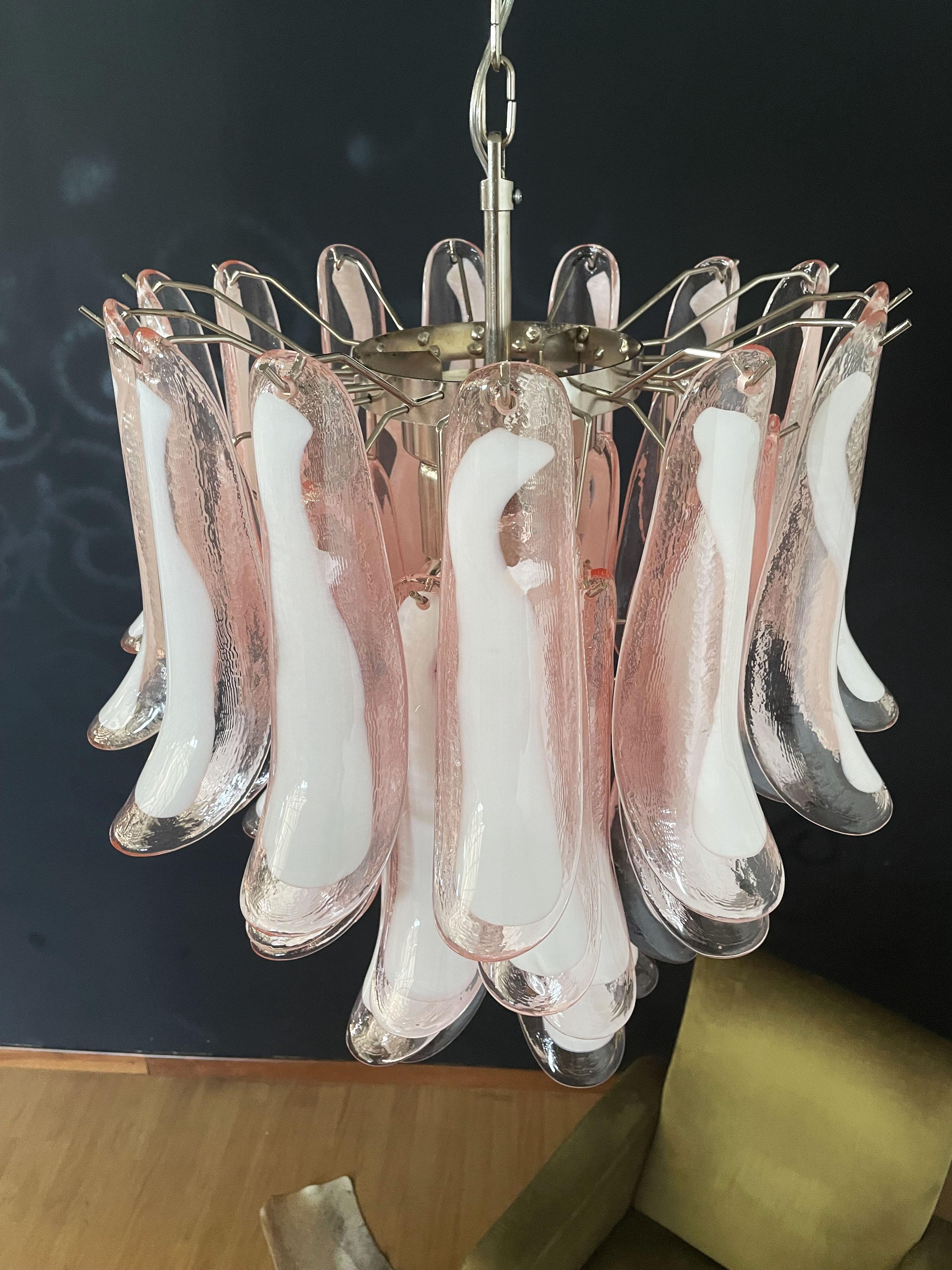 Italian vintage Murano chandelier - Mazzega - 41 pink lattimo glass petals For Sale 3