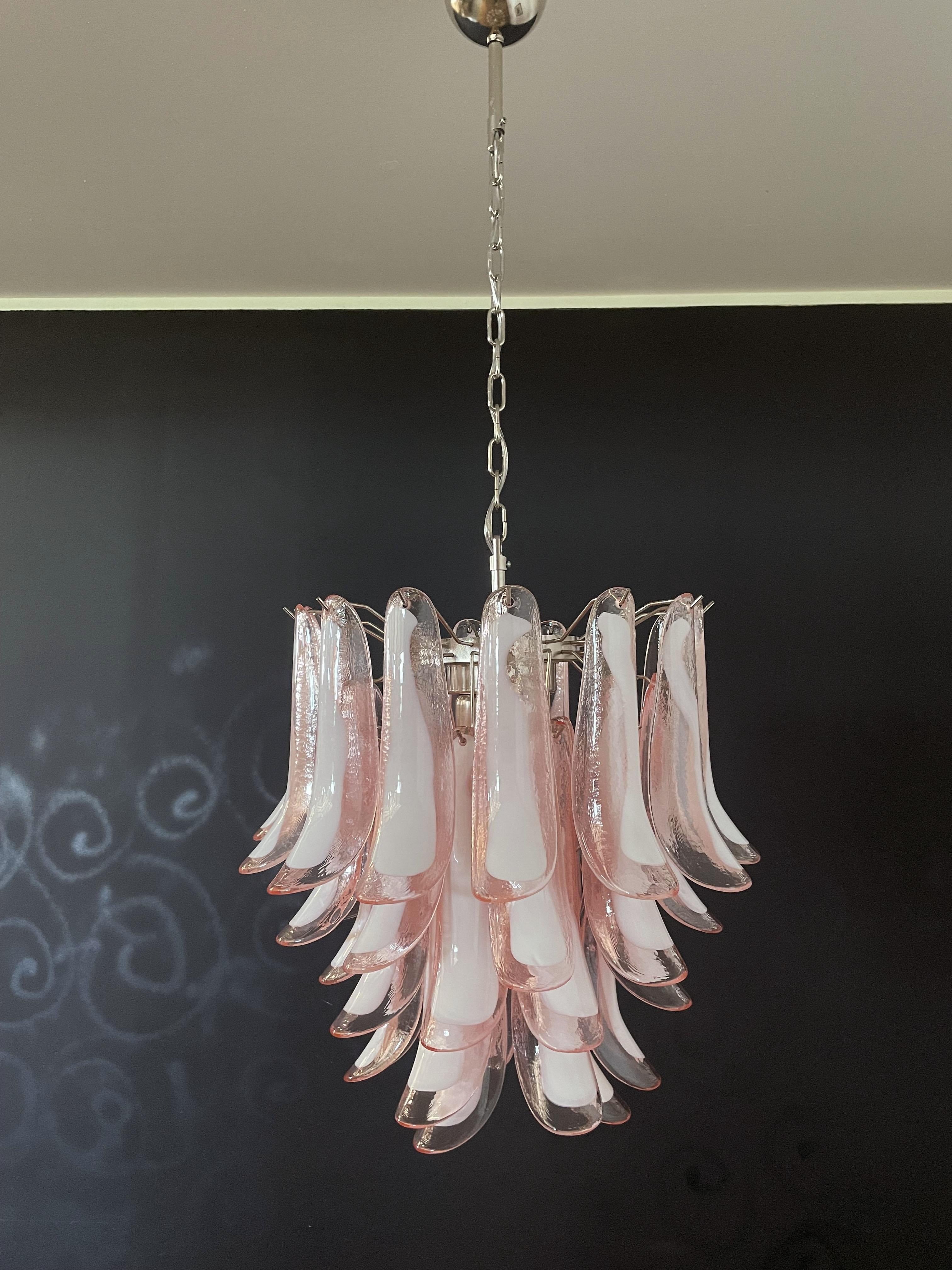 Italian vintage Murano chandelier - Mazzega - 41 pink lattimo glass petals For Sale 5