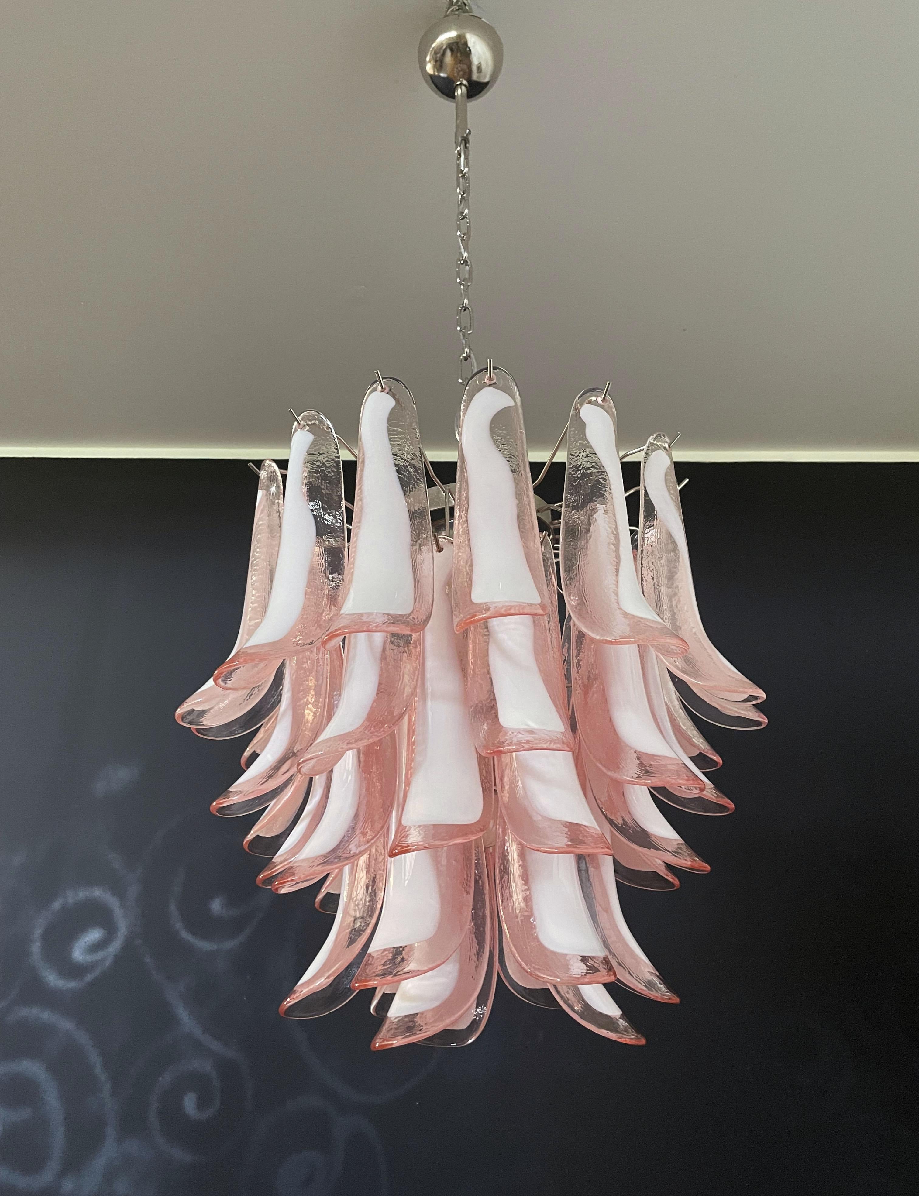 Italian vintage Murano chandelier - Mazzega - 41 pink lattimo glass petals For Sale 6
