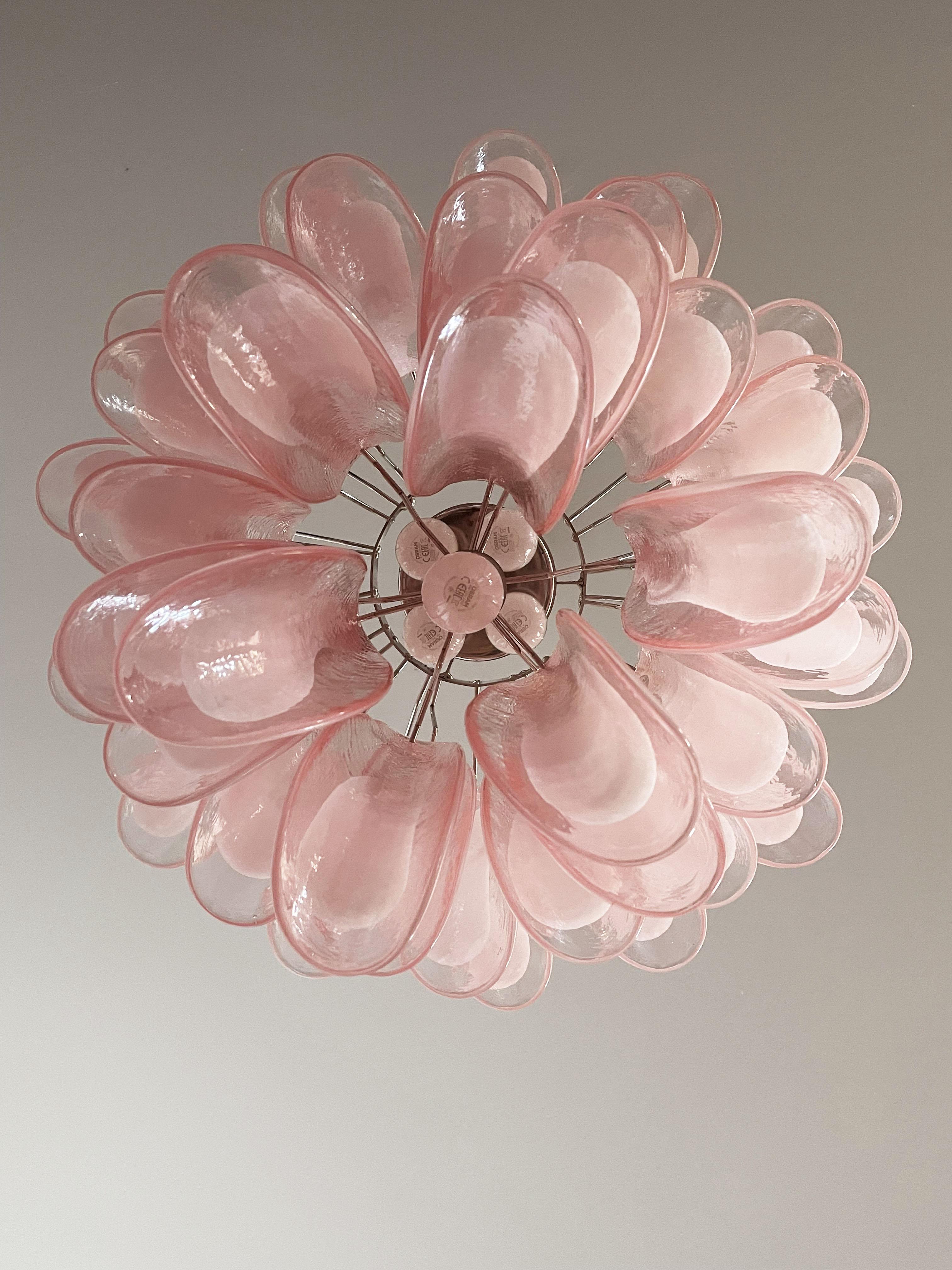 Italian vintage Murano chandelier - Mazzega - 41 pink lattimo glass petals For Sale 7