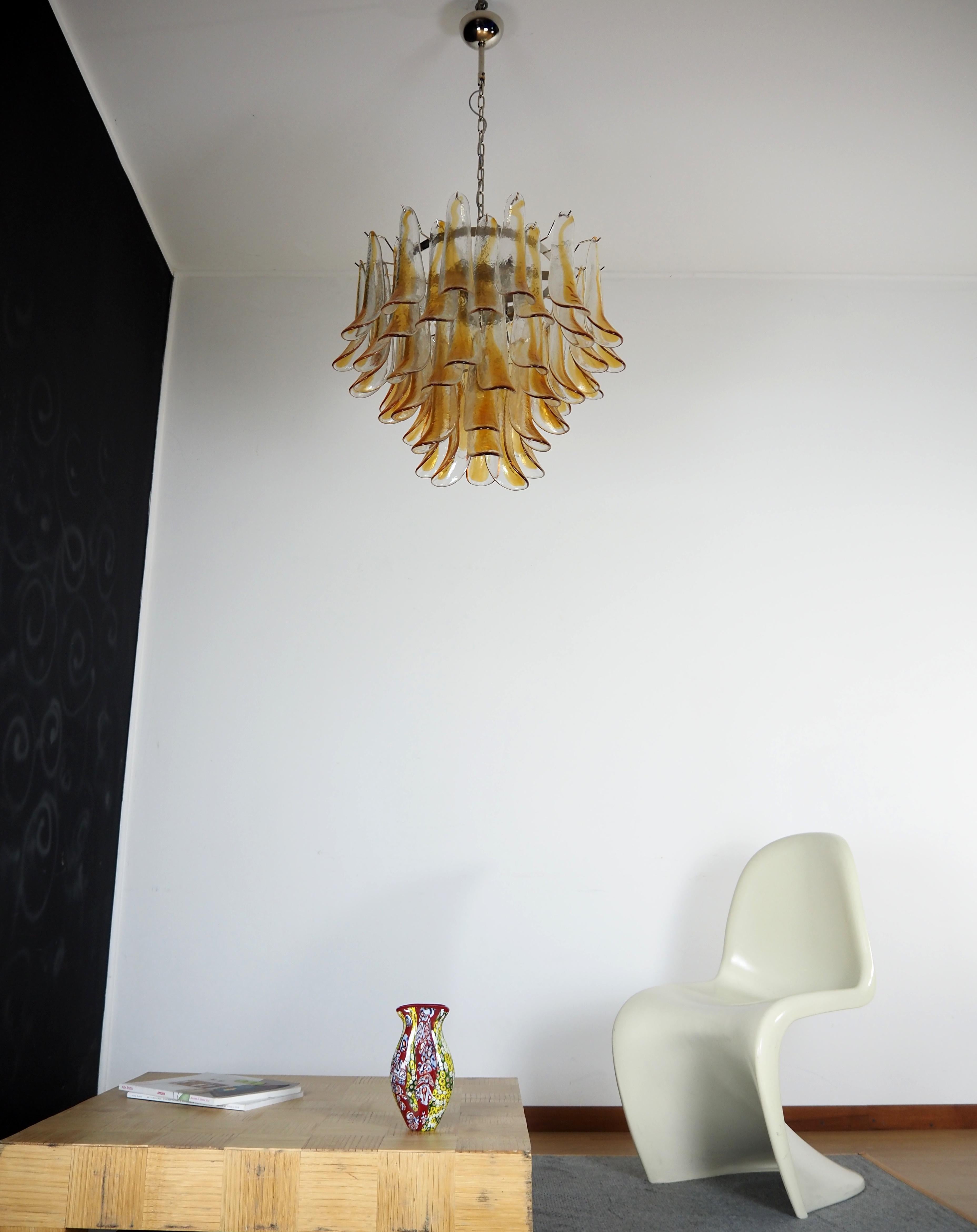 Italian vintage Murano chandelier - Mazzega - 53 amber glass petals For Sale 6