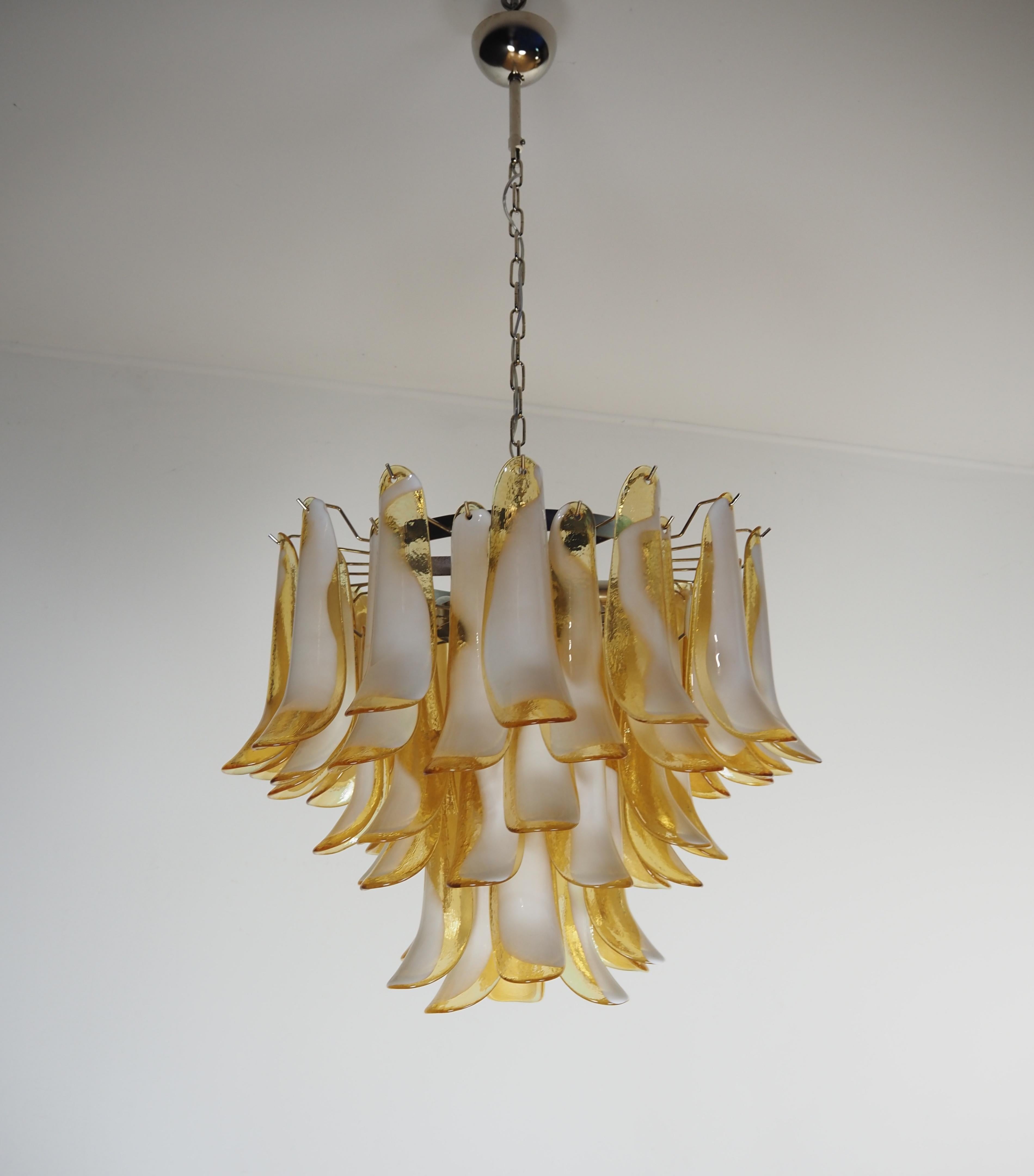 Murano Italian glass chandelier. Fantastic chandelier with caramel and white 