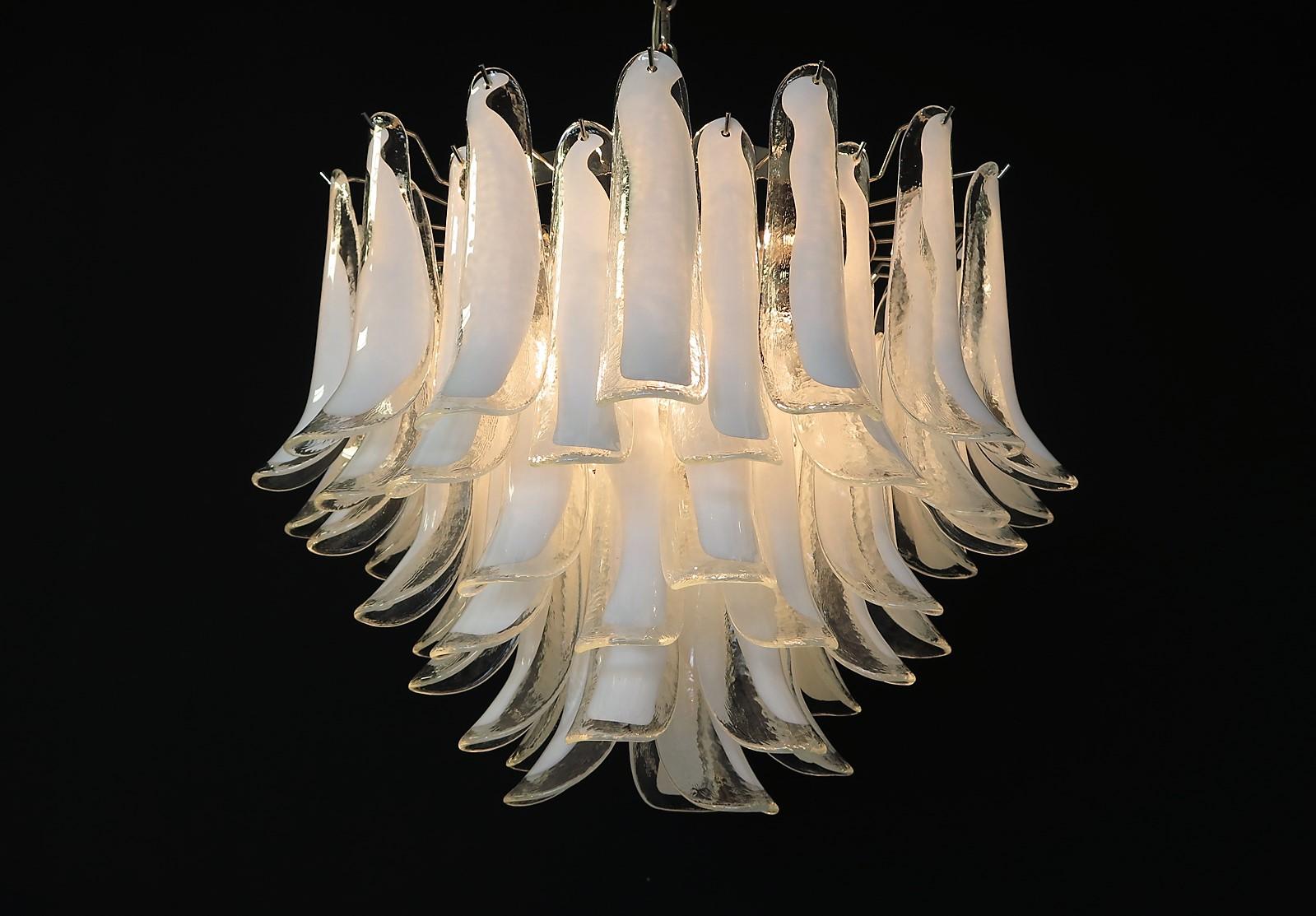 Italian vintage Murano chandelier - Mazzega - 53 tasparent lattimo glass petals For Sale 1