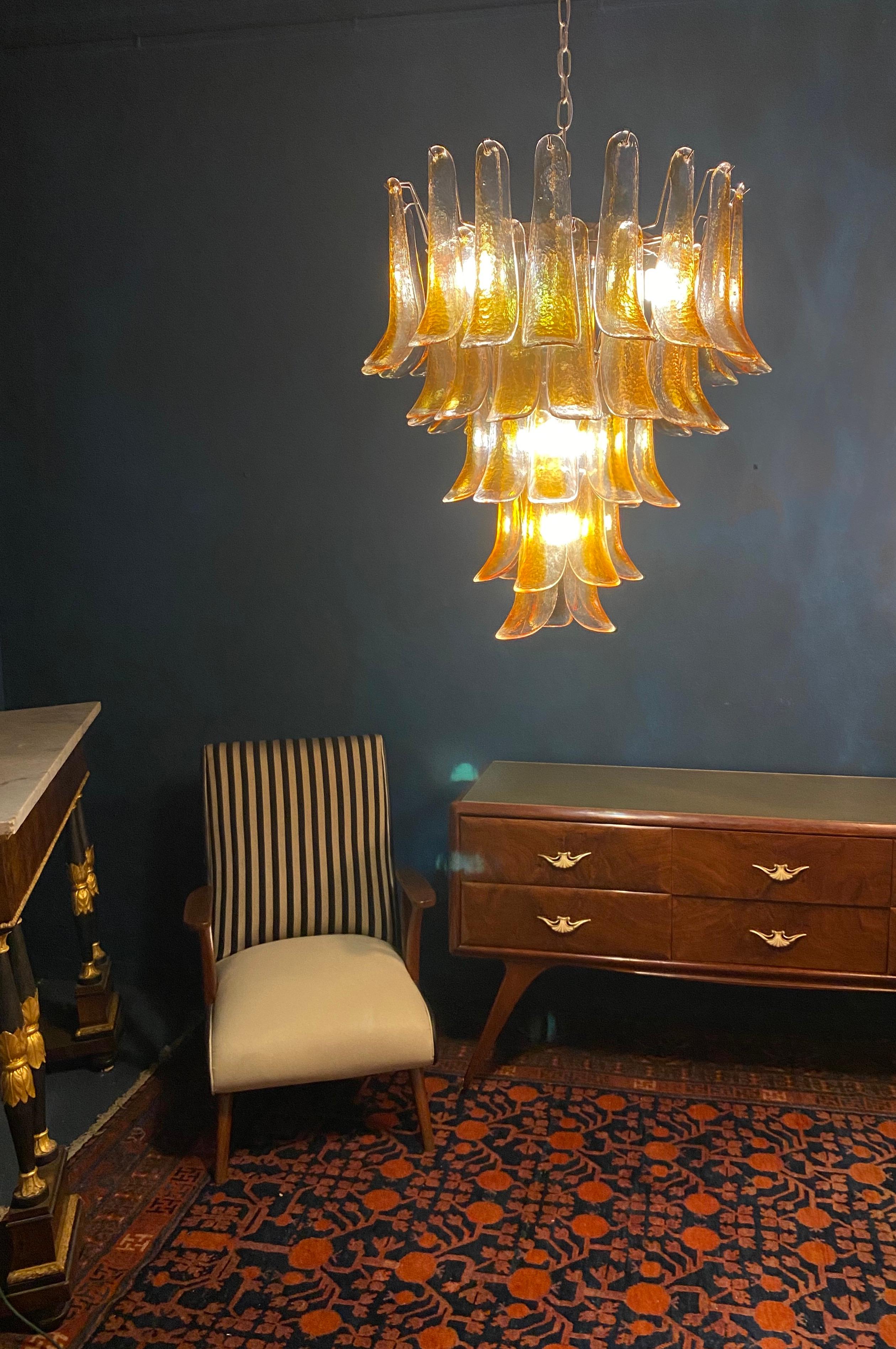 Italienischer Vintage-Murano-Kronleuchter mit Bernsteinglasblättern, 1970er Jahre im Angebot 4