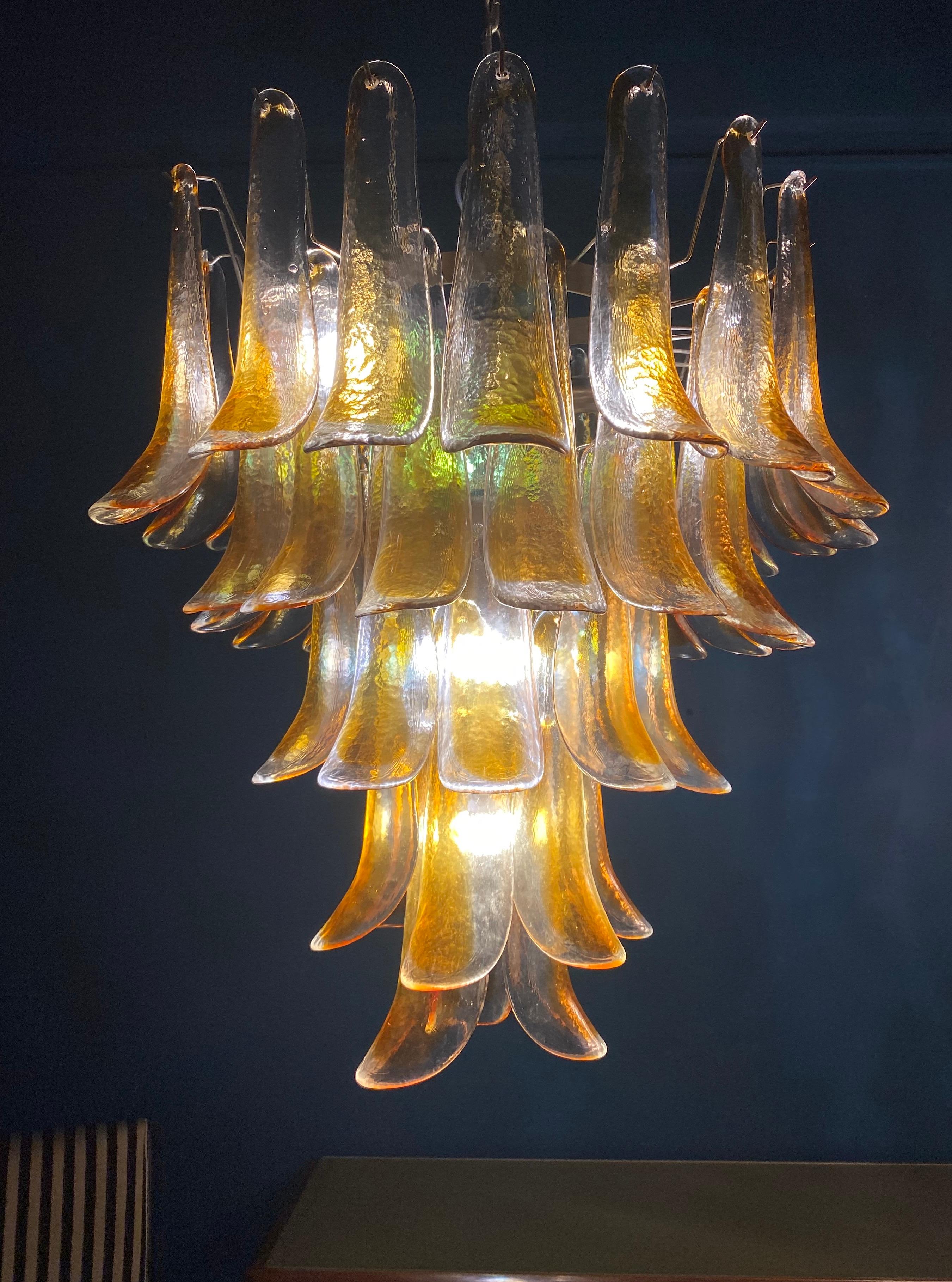 Italian Vintage Murano Chandelier with Amber Glass Petals, 1970s In Excellent Condition For Sale In Rome, IT