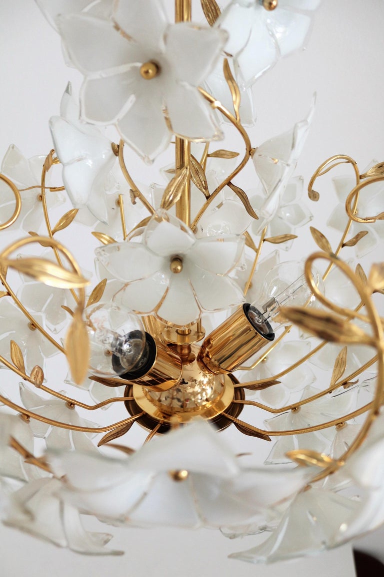 Italian Vintage Murano Glass and Brass Chandelier with White Glass Flowers, 1970 For Sale 5