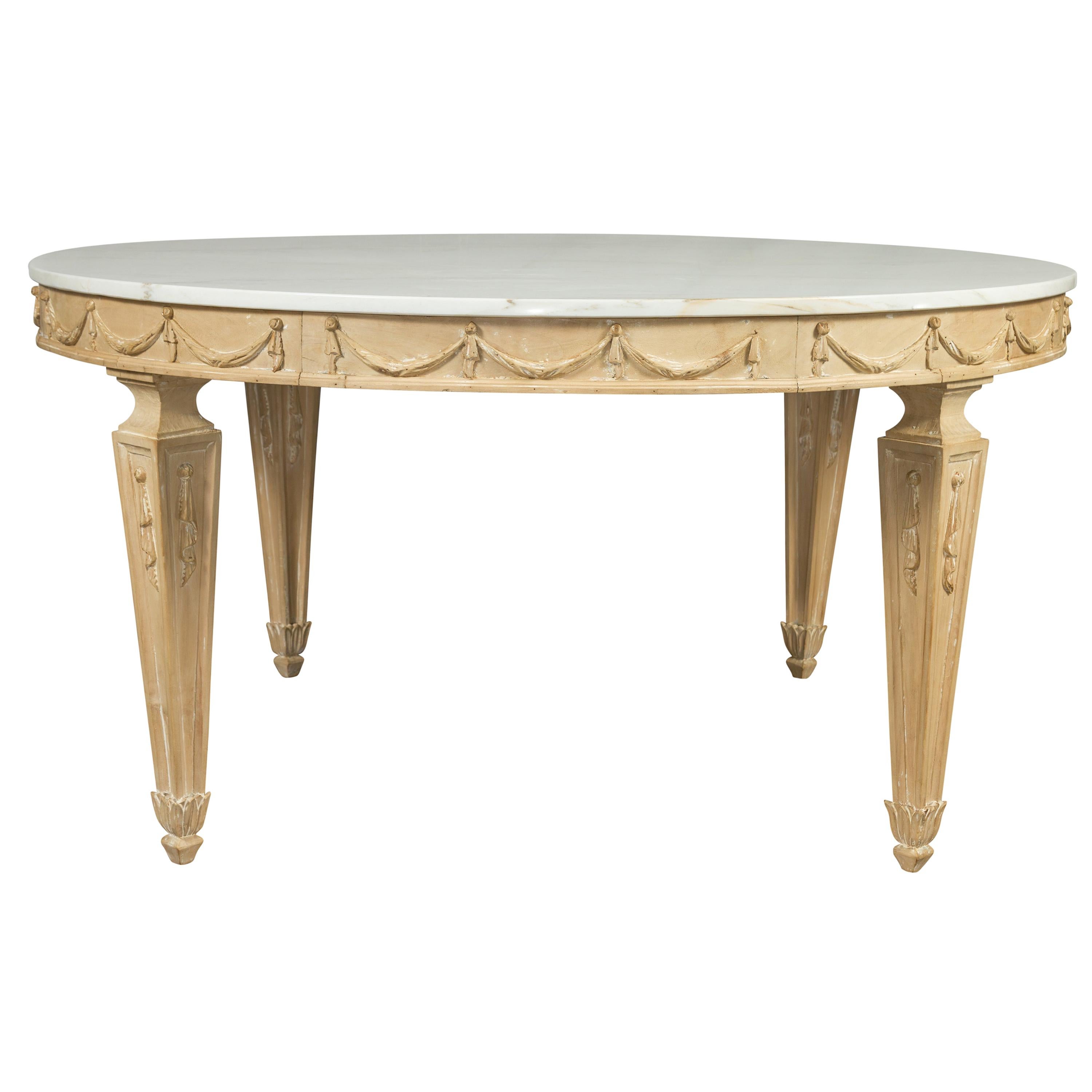 Table de salle à manger italienne de style néoclassique en pin avec plateau en marbre et guirlandes