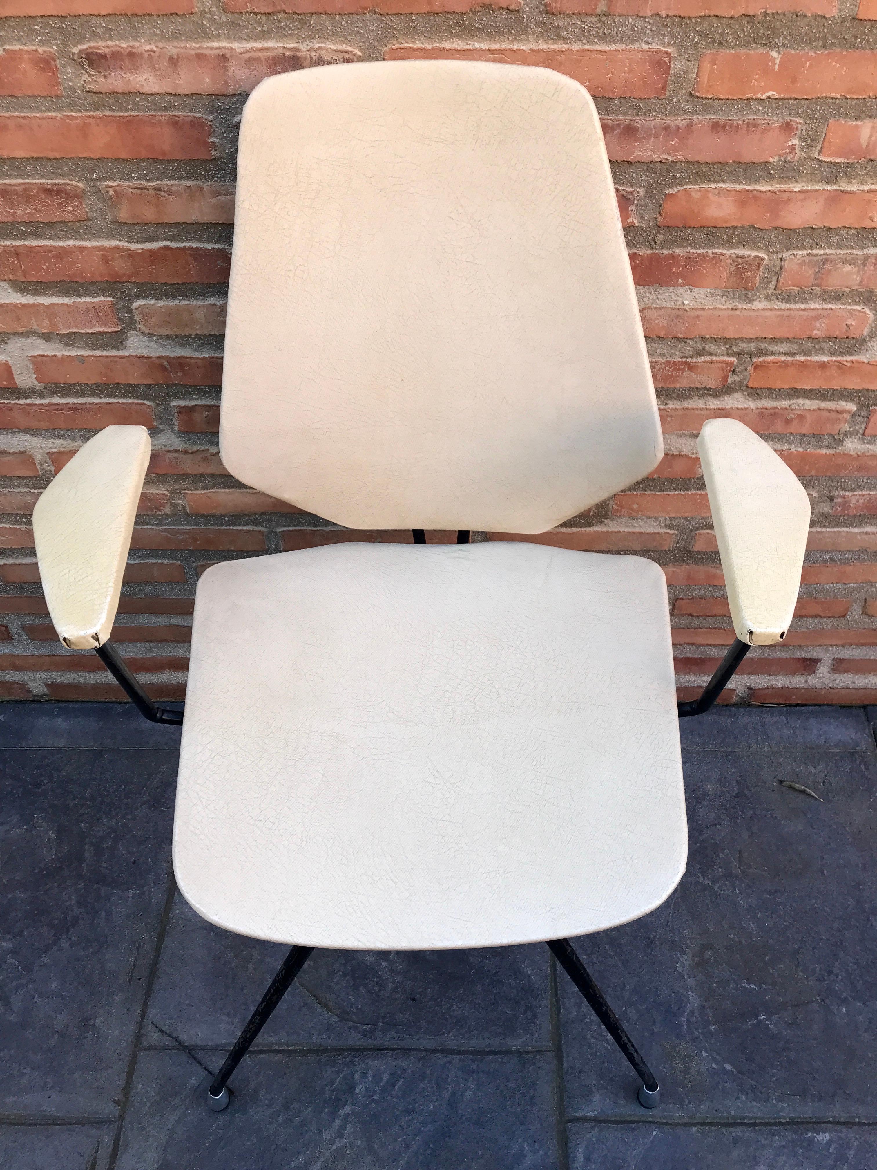 Italian Vintage Office or Desk Swivel Chair In Good Condition For Sale In Miami, FL