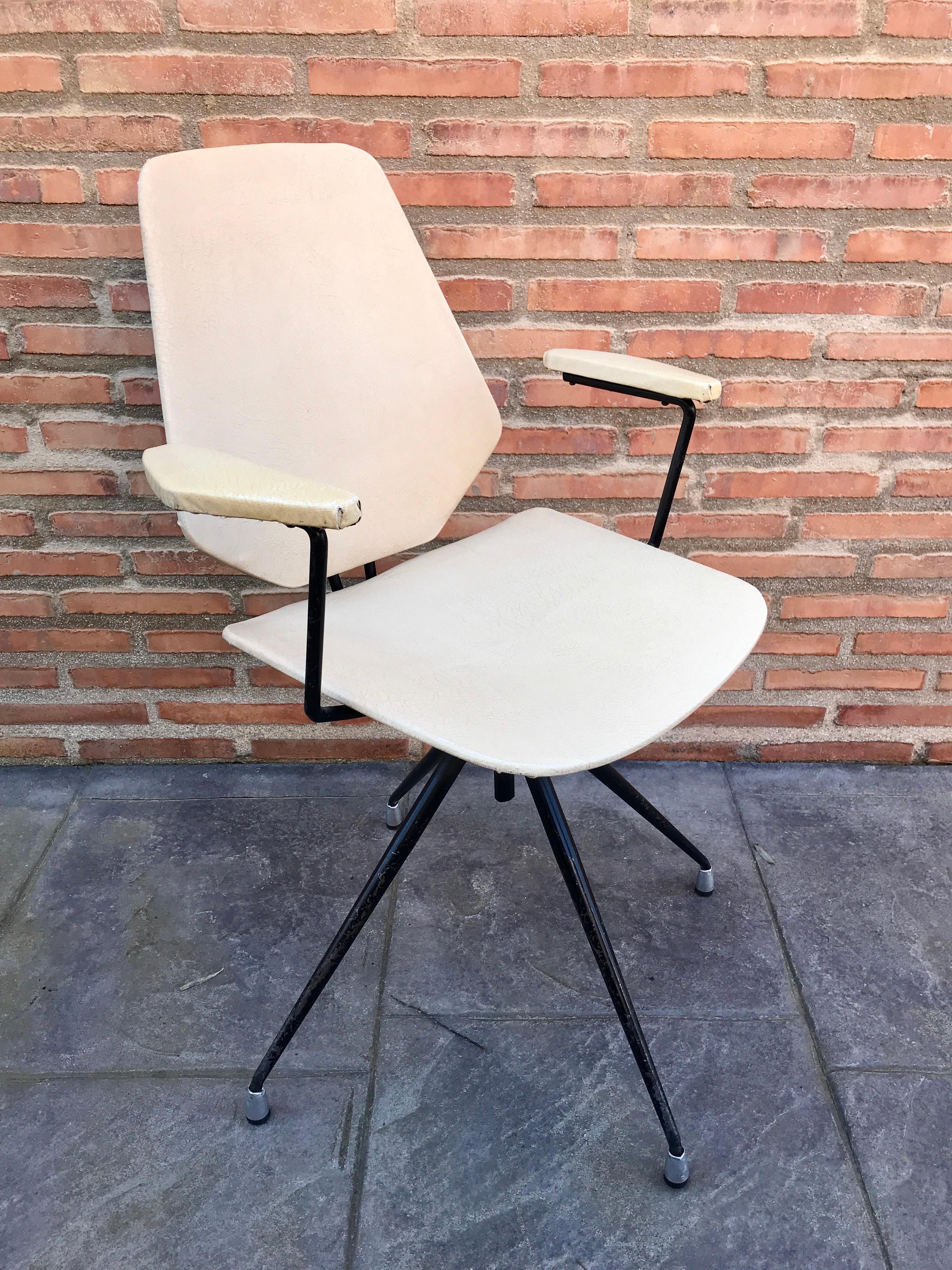 20ième siècle Chaise pivotante italienne vintage de bureau ou de bureau en vente