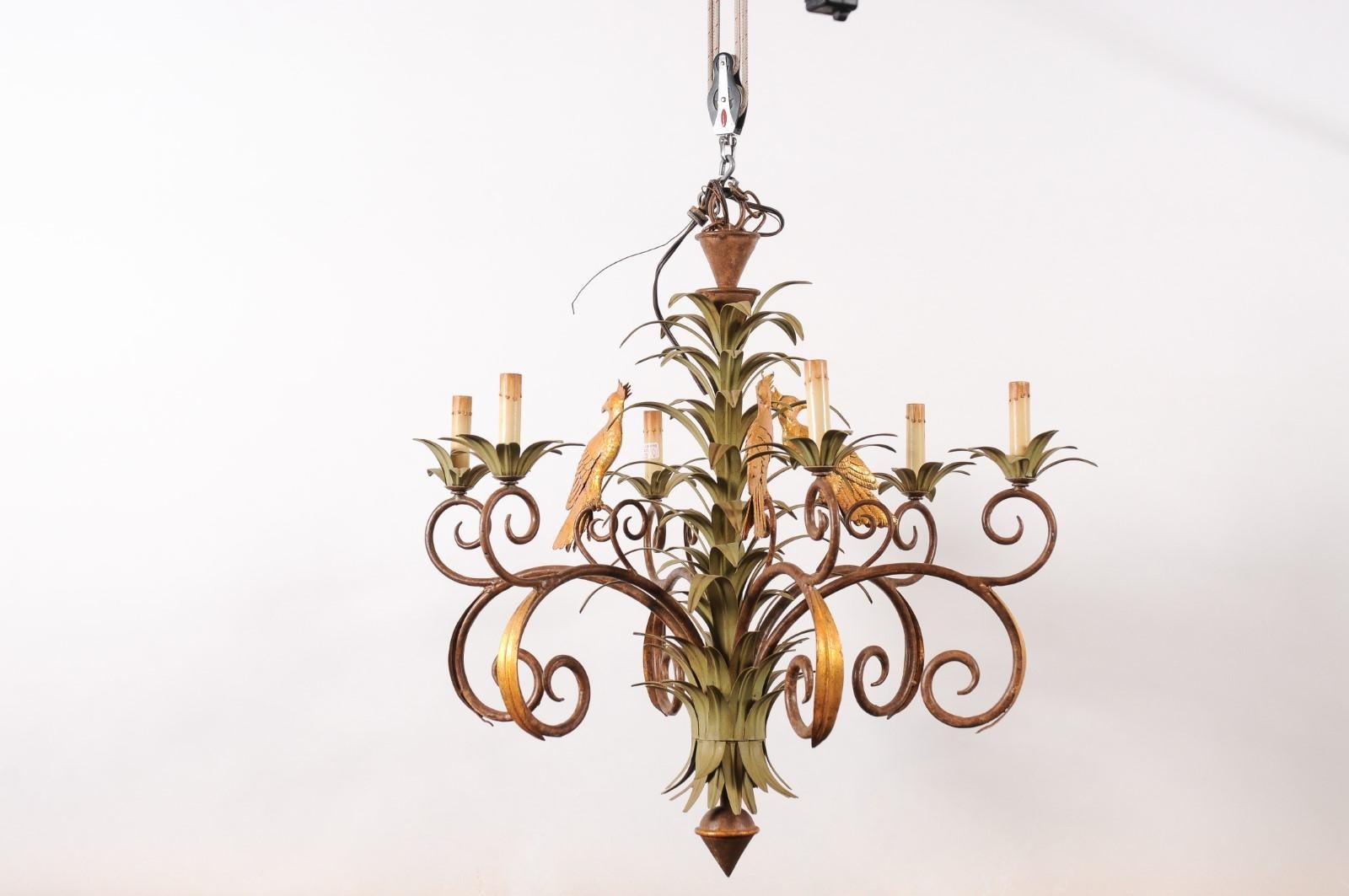 Italienischer Vintage-Kronleuchter aus bemaltem Zinn mit Palmenblättern und tropischen Vögeln, Vintage im Angebot 4