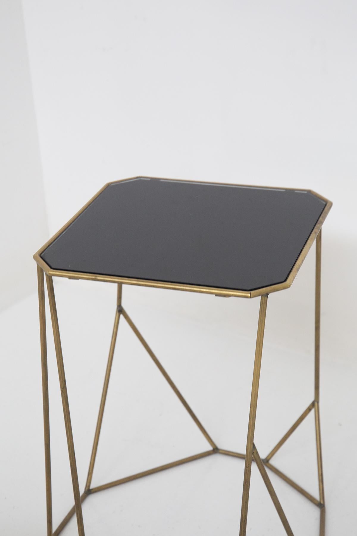 Laiton Paire de tables basses italiennes vintage en laiton et verre opale en vente