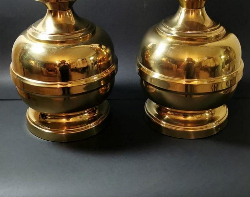 Poli Paire de lampes de bureau italiennes vintage en laiton poli « sans abat-jour » en vente