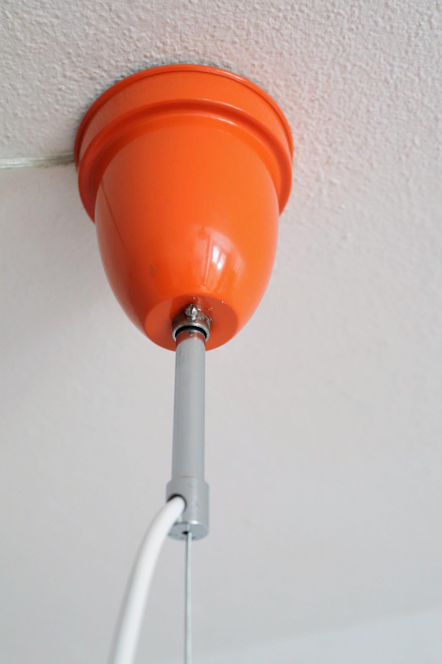Lampada a sospensione italiana del Medioevo in vetro e alluminio, anni '60 in vendita 4