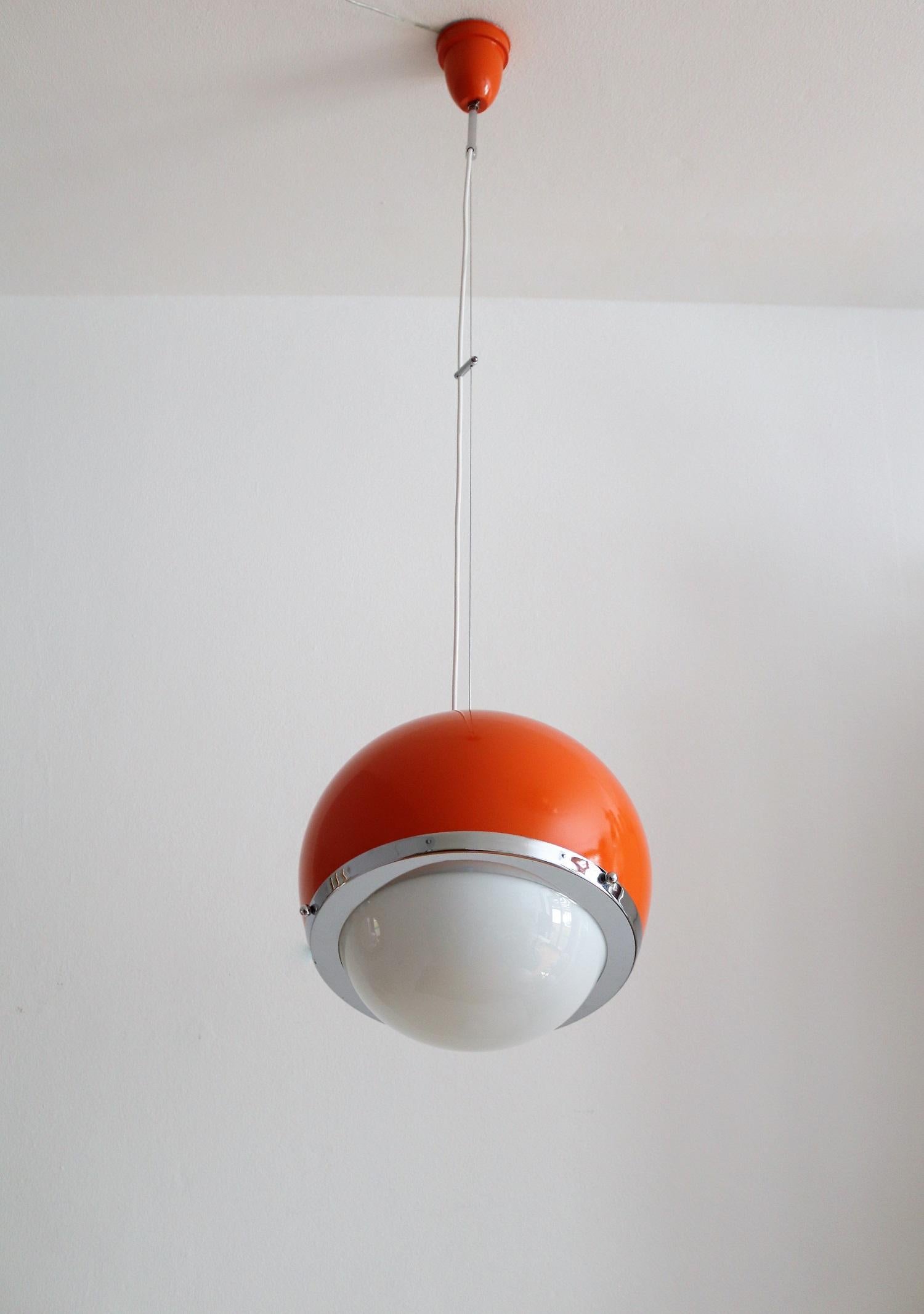 Italian Midcentury Pendant Lamp from the Space Age in Glass and Aluminium, 1960s For Sale 4