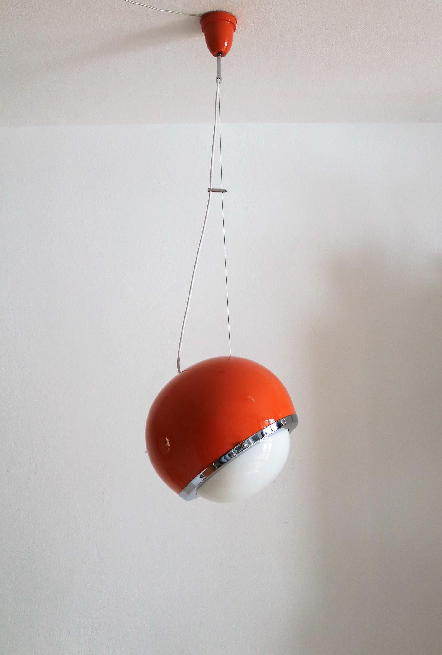 Lampada a sospensione italiana del Medioevo in vetro e alluminio, anni '60 in vendita 6