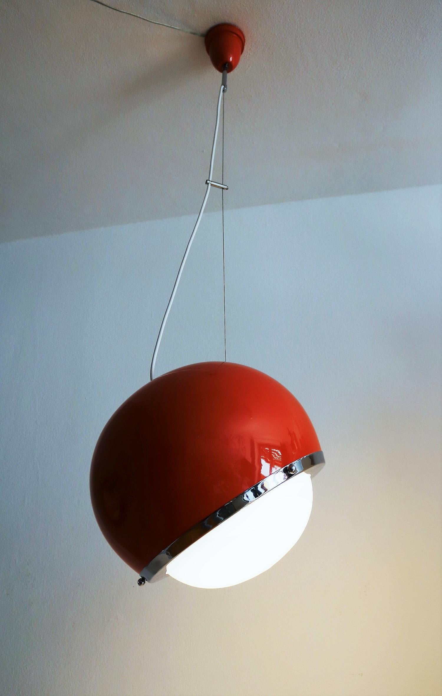 Italian Midcentury Pendant Lamp from the Space Age in Glass and Aluminium, 1960s For Sale 6