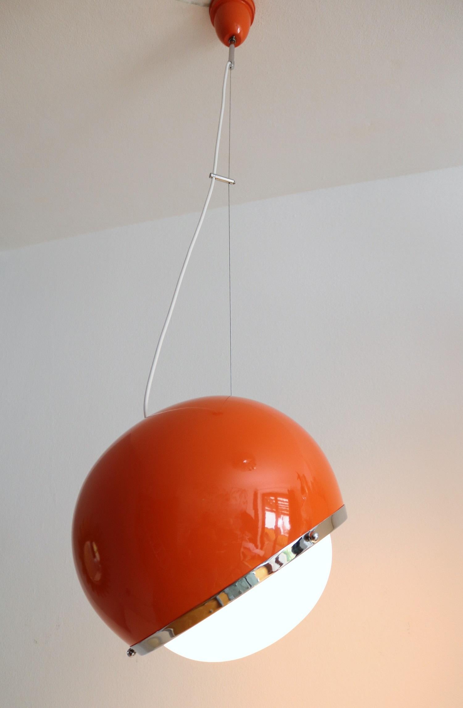 Lampe suspendue italienne du milieu du siècle dernier de l'ère spatiale en verre et aluminium, années 1960 en vente 9