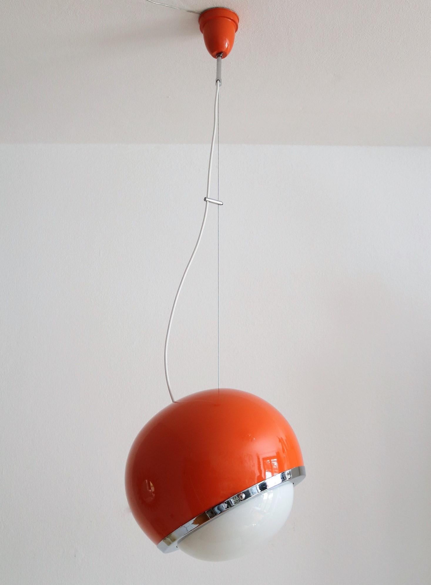 Italian Midcentury Pendant Lamp from the Space Age in Glass and Aluminium, 1960s For Sale 8