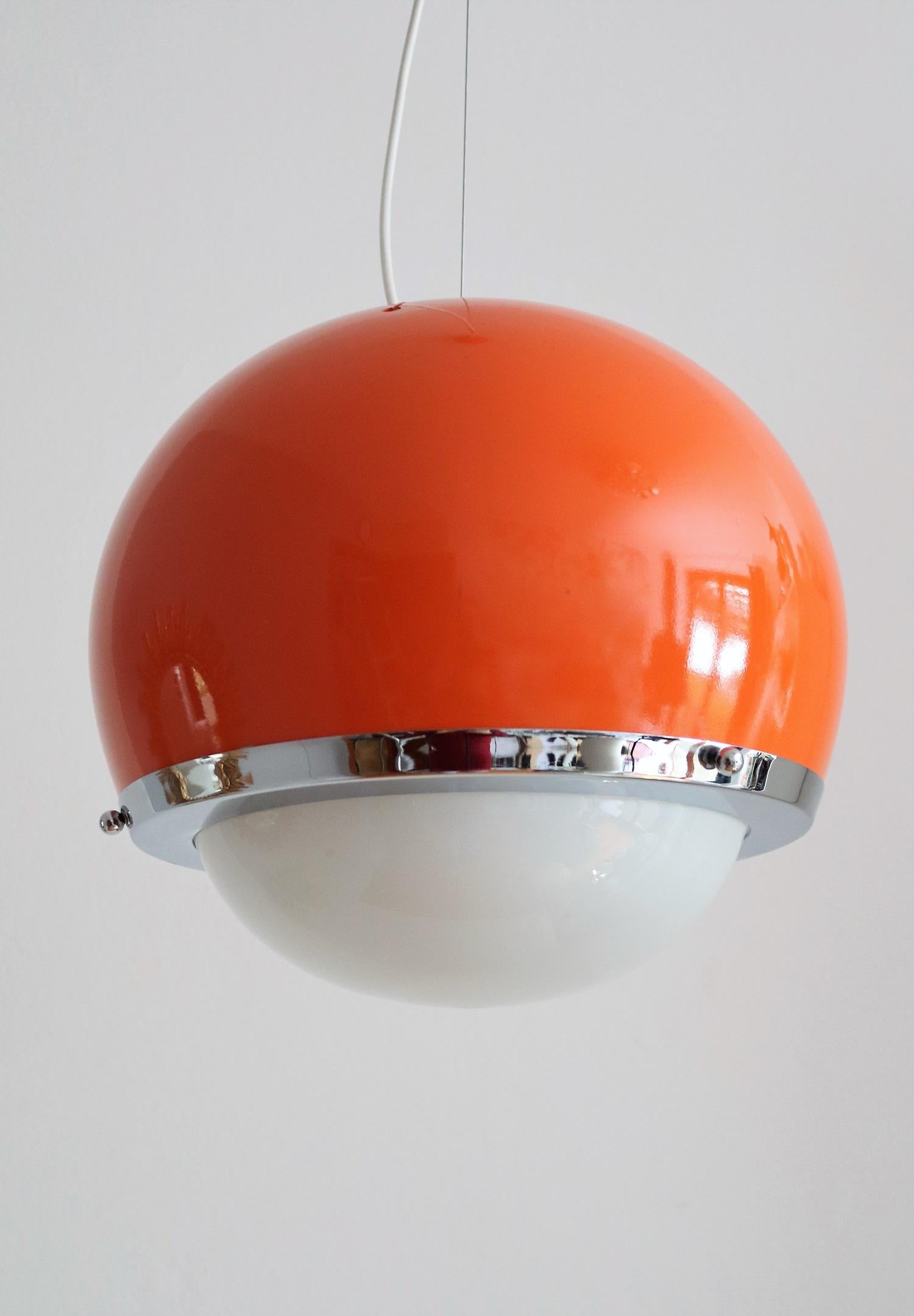 Lampada a sospensione italiana del Medioevo in vetro e alluminio, anni '60 in vendita 10