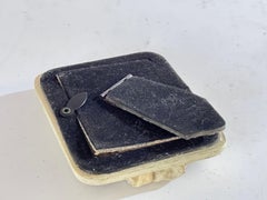 Cornice d'epoca italiana del XX secolo in resina colore verde bianco