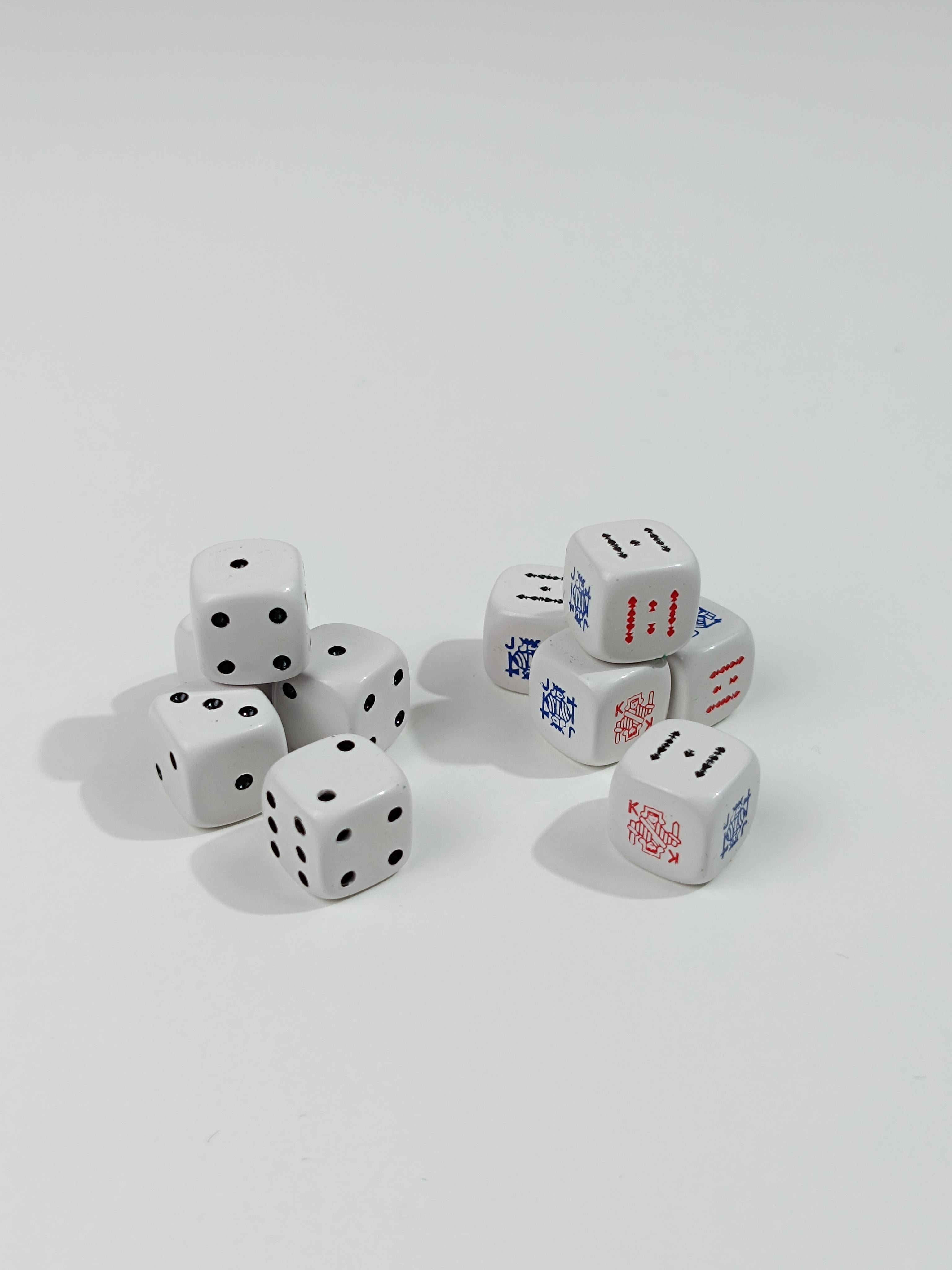Caja de Juego Vintage Italiana con Fichas, Naipes y Dados de Póquer Años 70 1